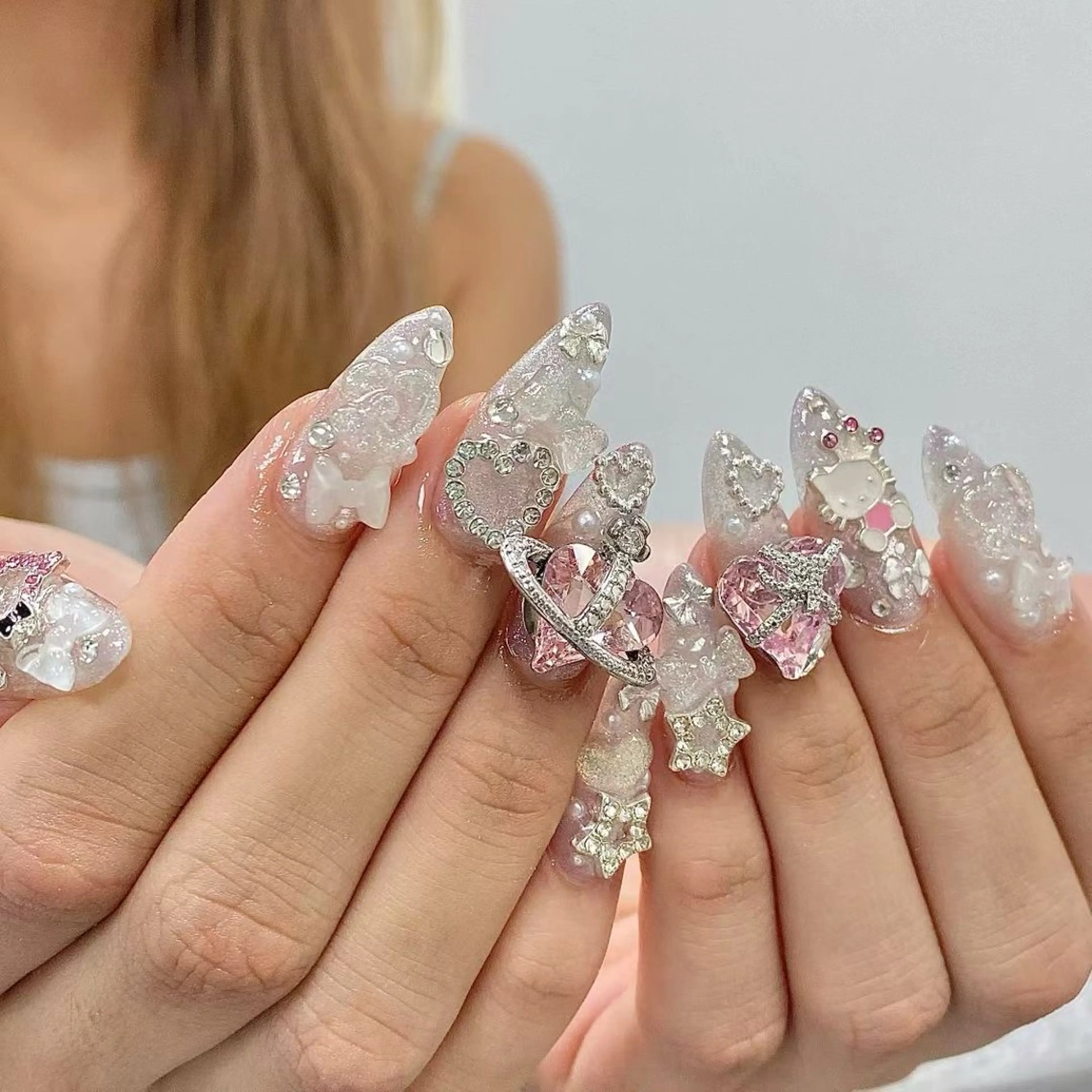 パーツとシールを付け放題の写真