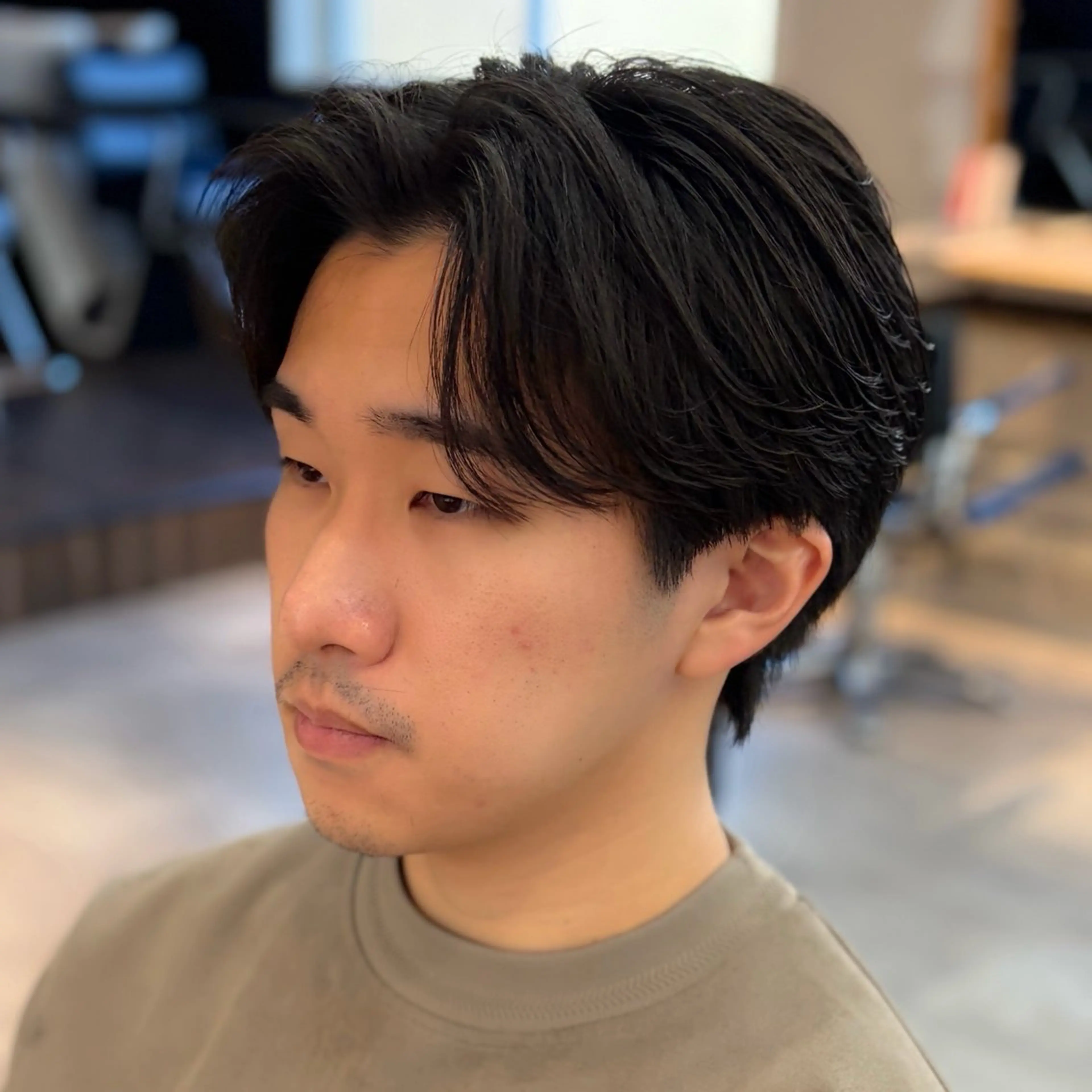 パーマ メンズ センターパート メンズ韓国風 メンズパーマ ニュアンスパーマ カット パーマ 男の理想を叶える🔥 メンズパーマ特化｜関のヘアスタイル