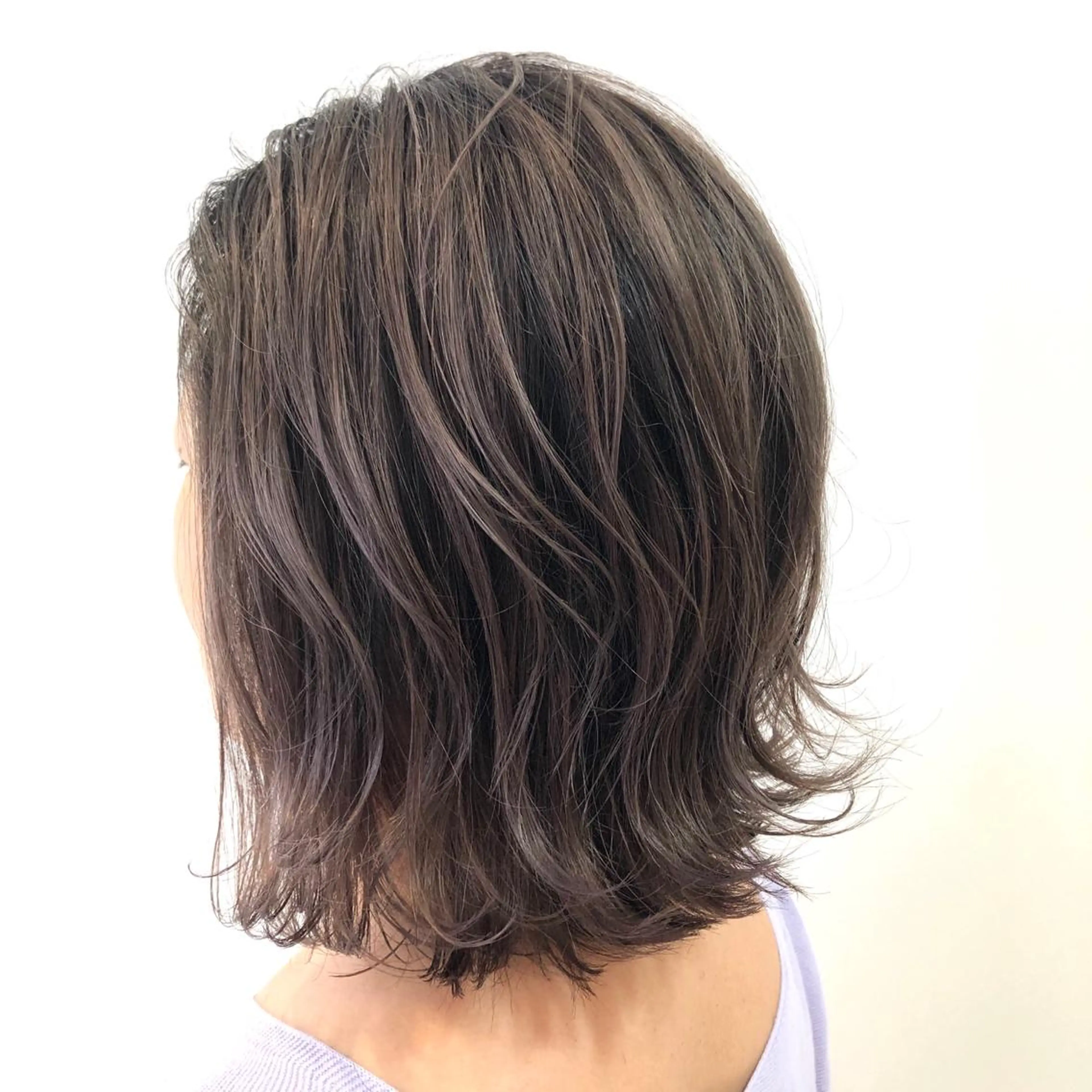 ミディアム カラー バレイヤージュ ベージュカラー ミルクティーベージュ レイヤーカット ヘアカラー トリートメント 🌈ぷる艶カラー🌈 髪質改善👑柳沼尚貴のヘアスタイル