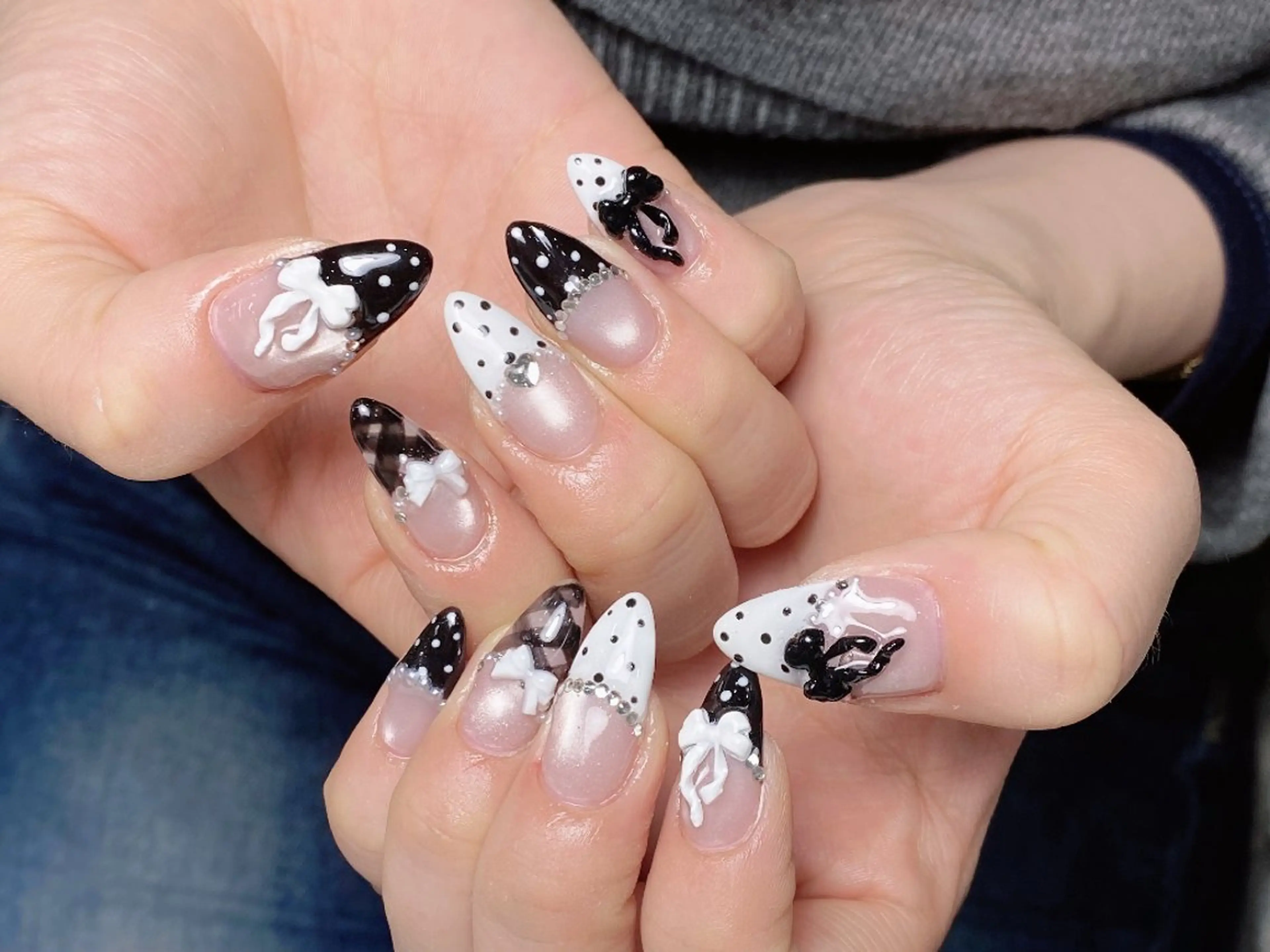 ネイル チークネイル フレンチネイル ジェルネイル ガーリー キラキラネイル ハンドネイル UM Nail Salonのネイルデザイン