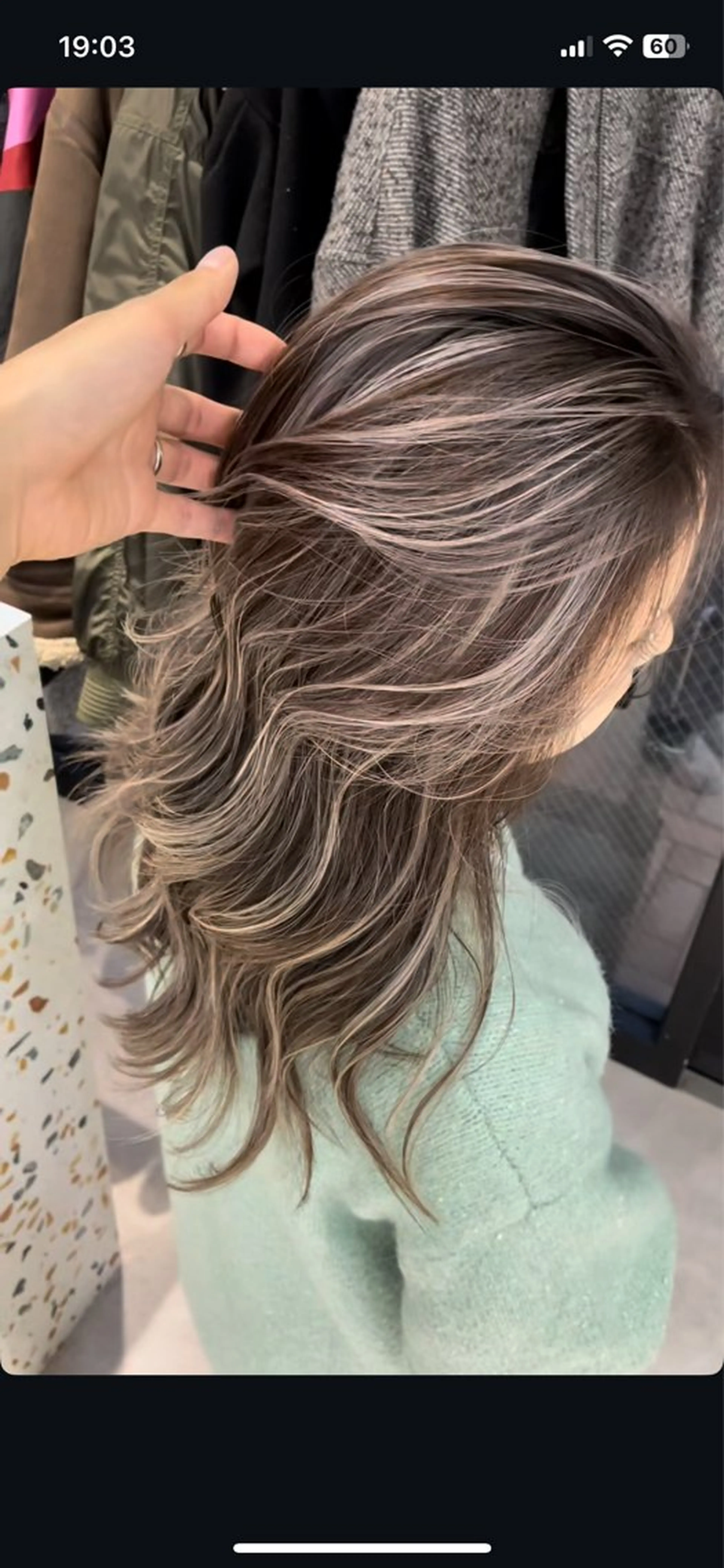 ロング カラー ベージュカラー グレージュ ハイライトカラー ミルクティーベージュ ハイライト カット ヘアカラー トリートメント 表参道/ハイライト バレイヤージュのヘアスタイル