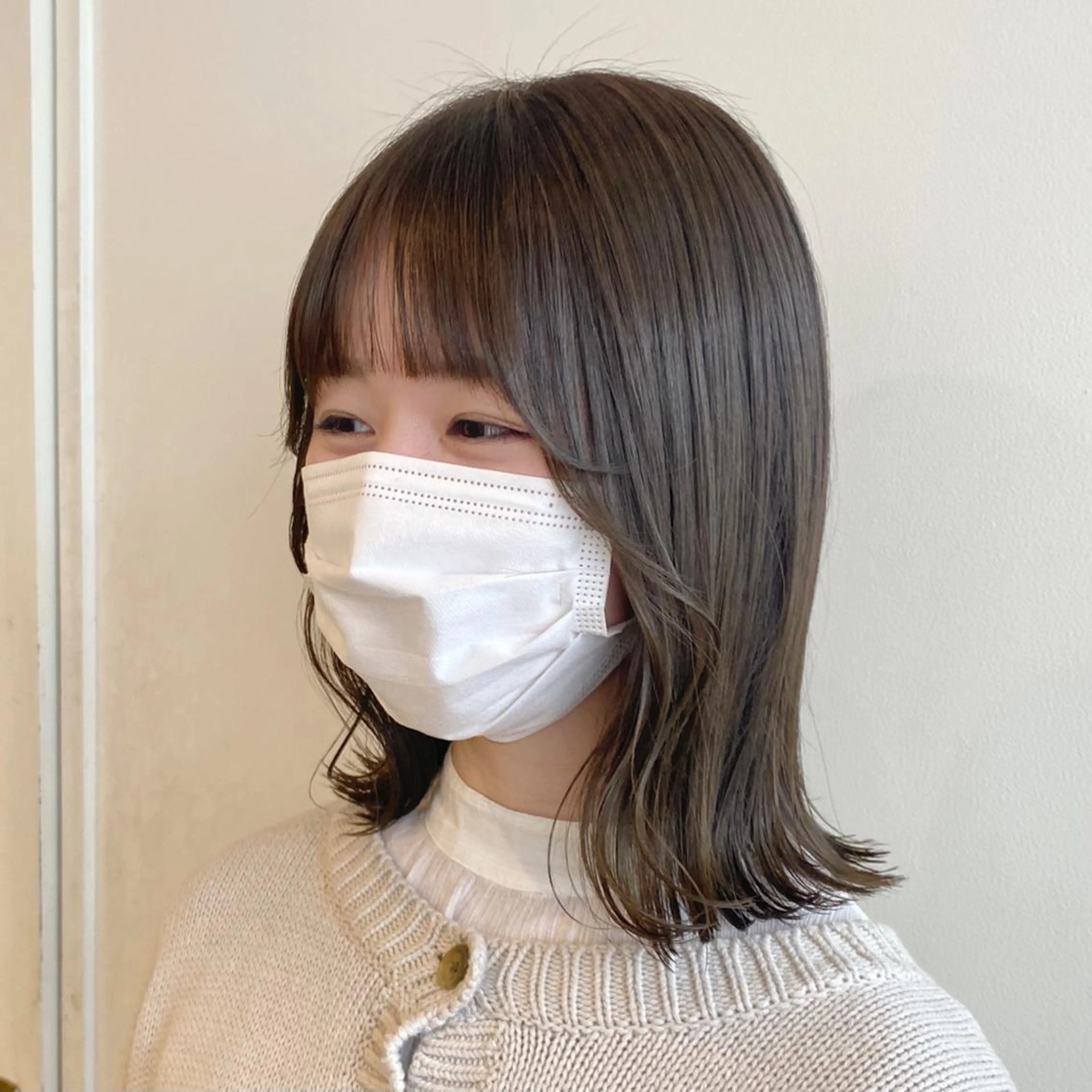 ミディアム カラー くびれヘア 顔周りカット 韓国風ヘア サイドバング カット ヘアカラー RIKA韓国ヘア/く びれヘア/上品カラーのヘアスタイル
