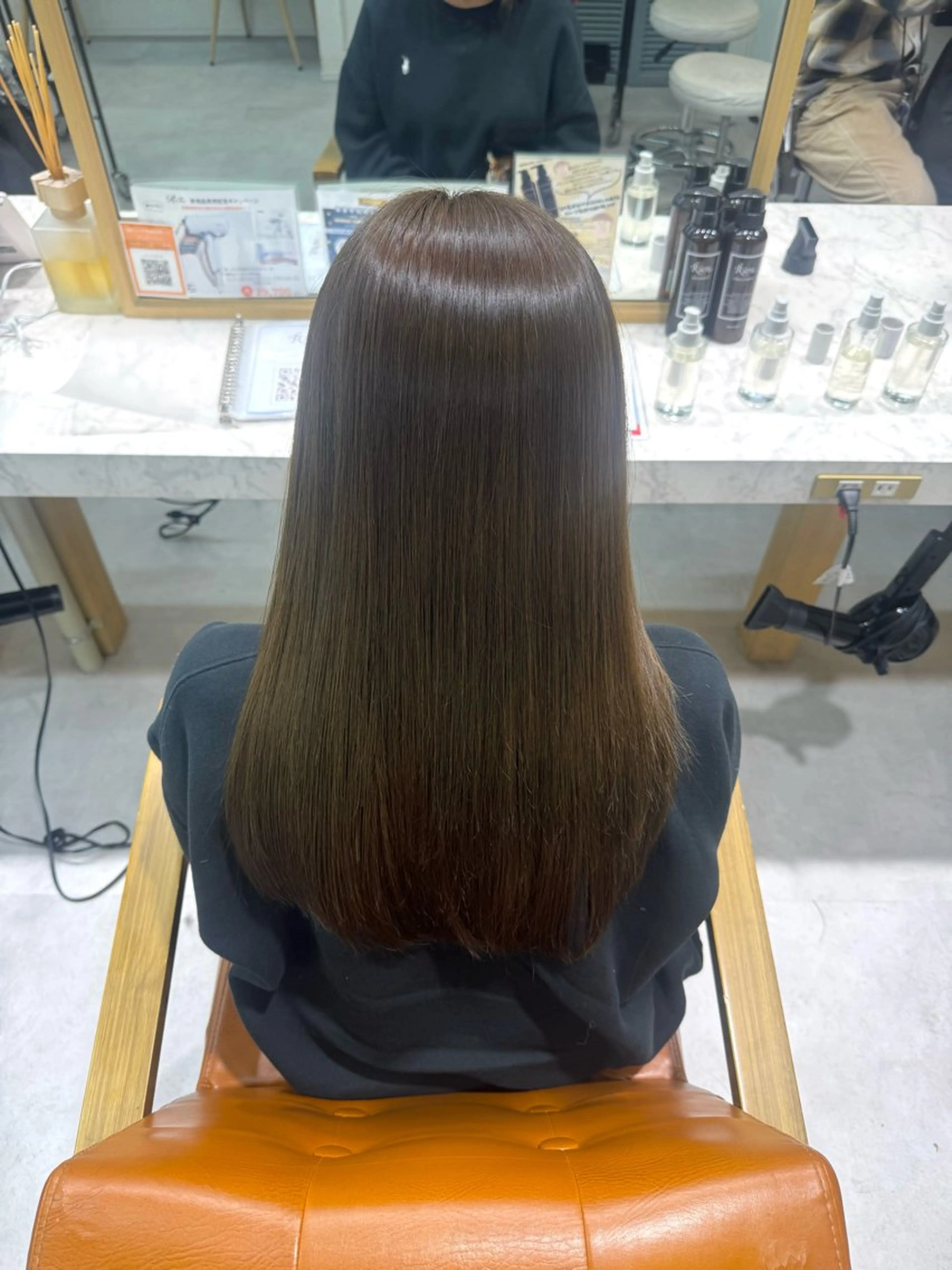 セミロング ブリーチなしWカラー / 野中悠那のヘアスタイル