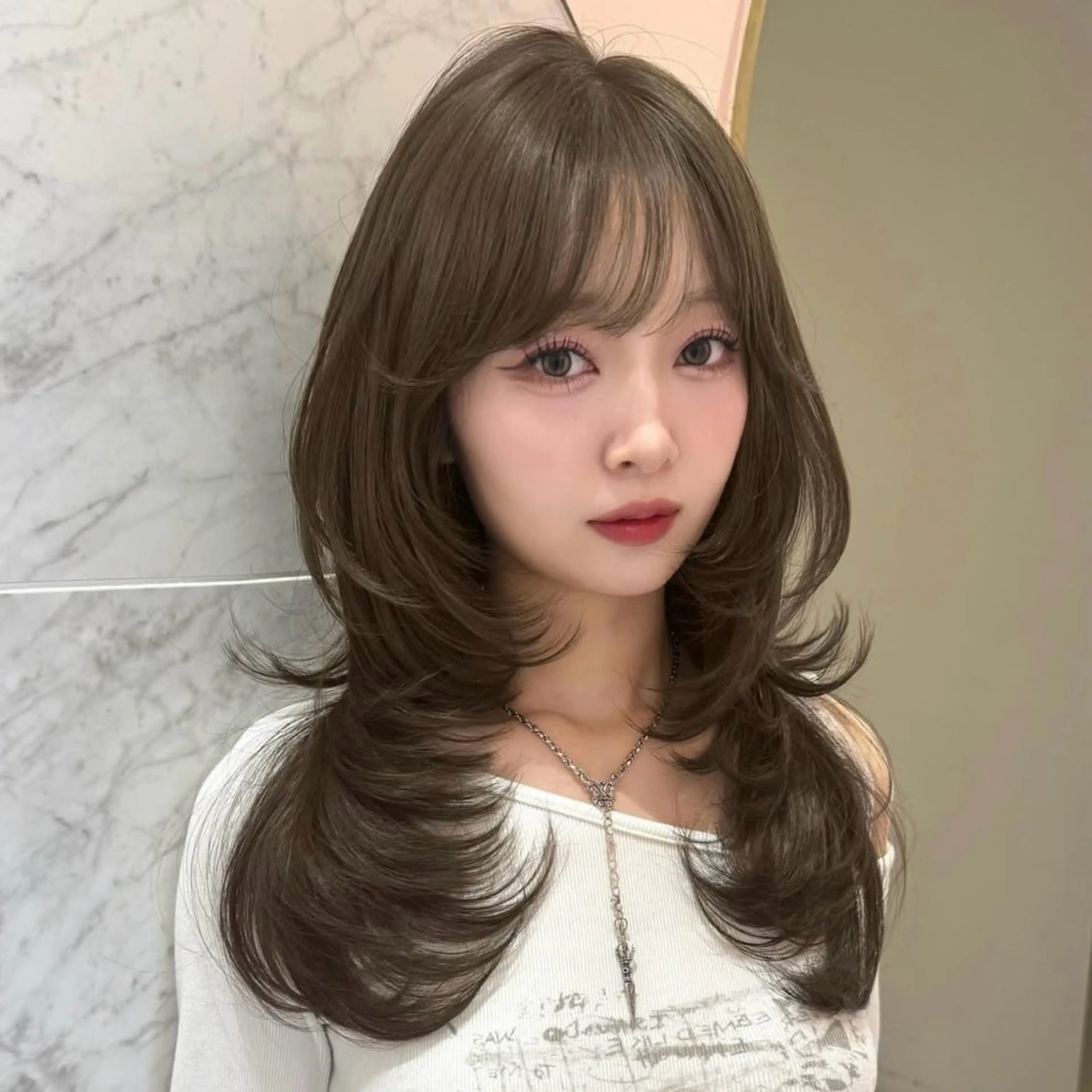 ロング カラー ベージュカラー ブリーチ ダブルカラー ヘーゼル ハッシュカット モテ韓国ヘア/ レイヤー🤍RIKAのヘアスタイル