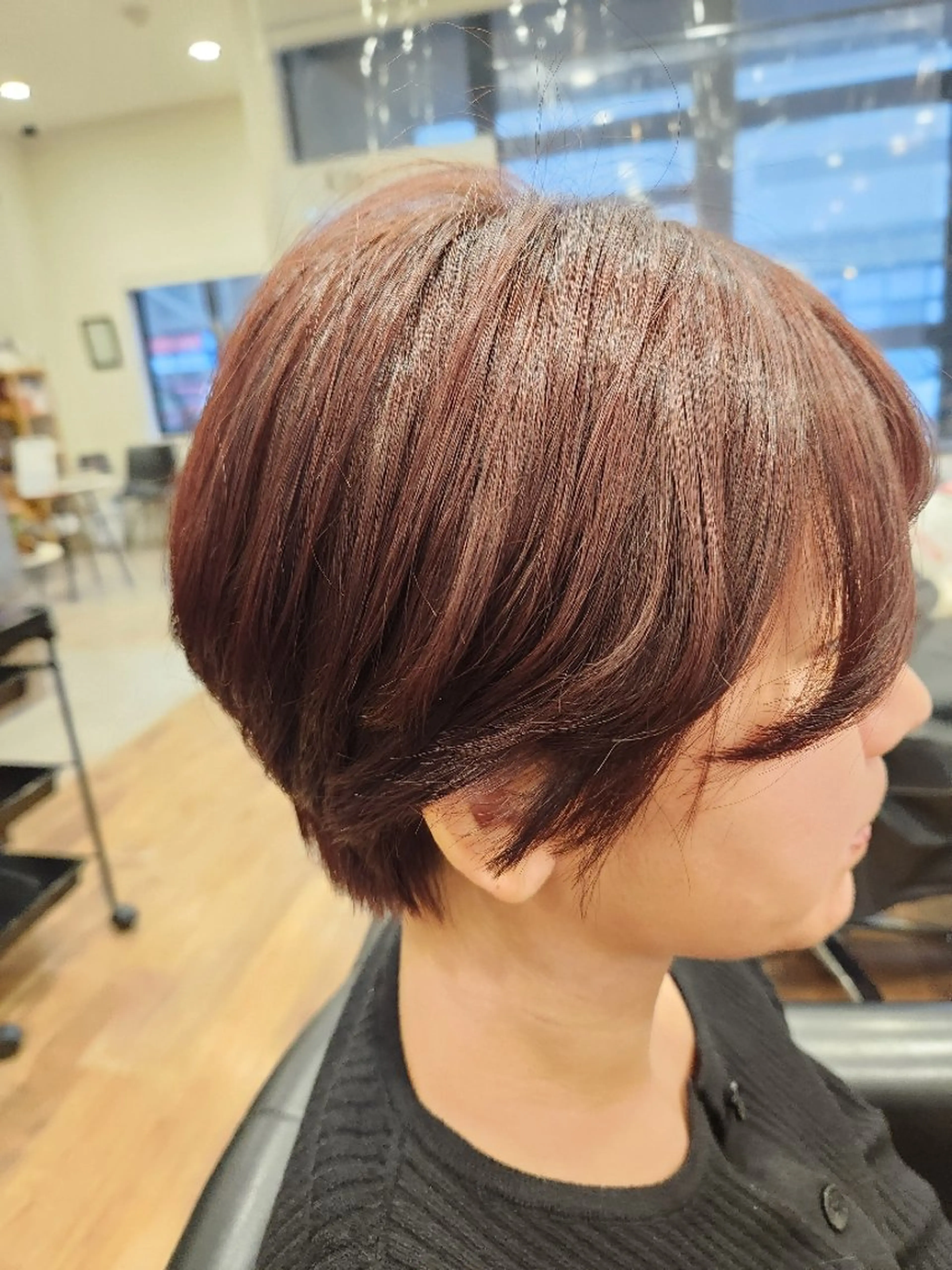 ショート カラー 橘 莉穂のヘアスタイル