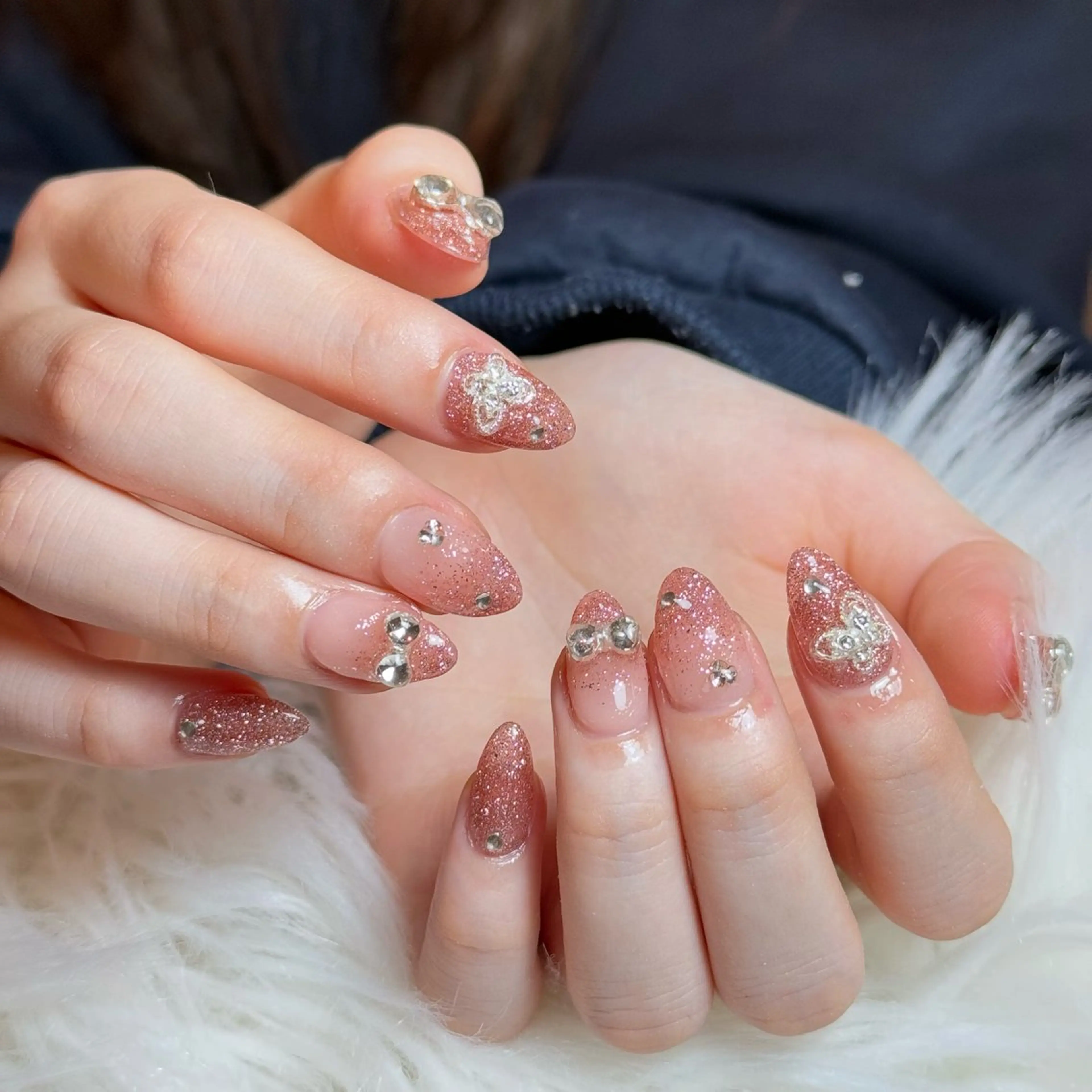 ネイル チークネイル フレンチネイル グラデーション キラキラネイル 韓国ネイル ハンドネイル Risa_ Nailのネイルデザイン