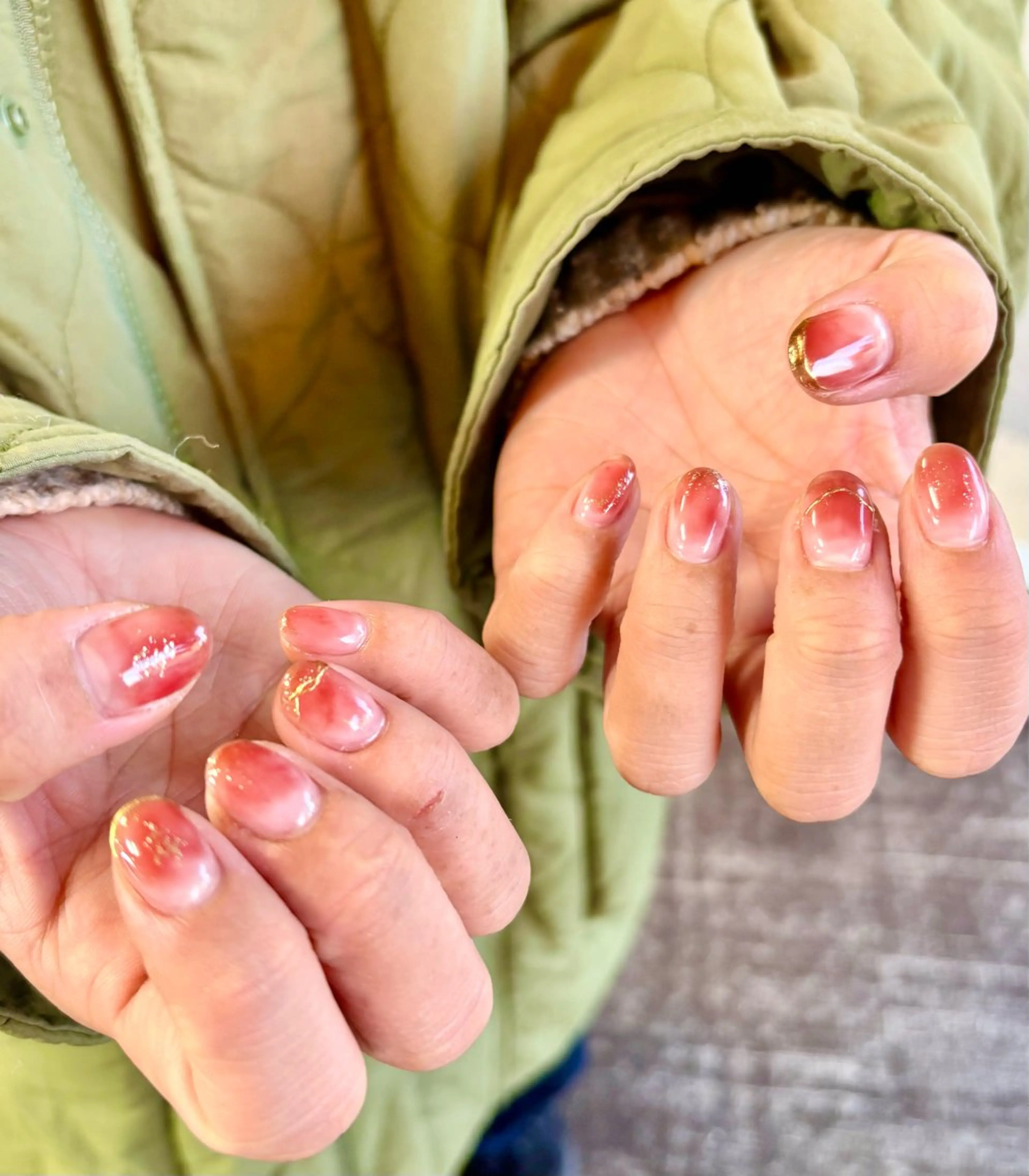 ネイル ミラーネイル ニュアンスネイル lealea Ayakaのネイルデザイン