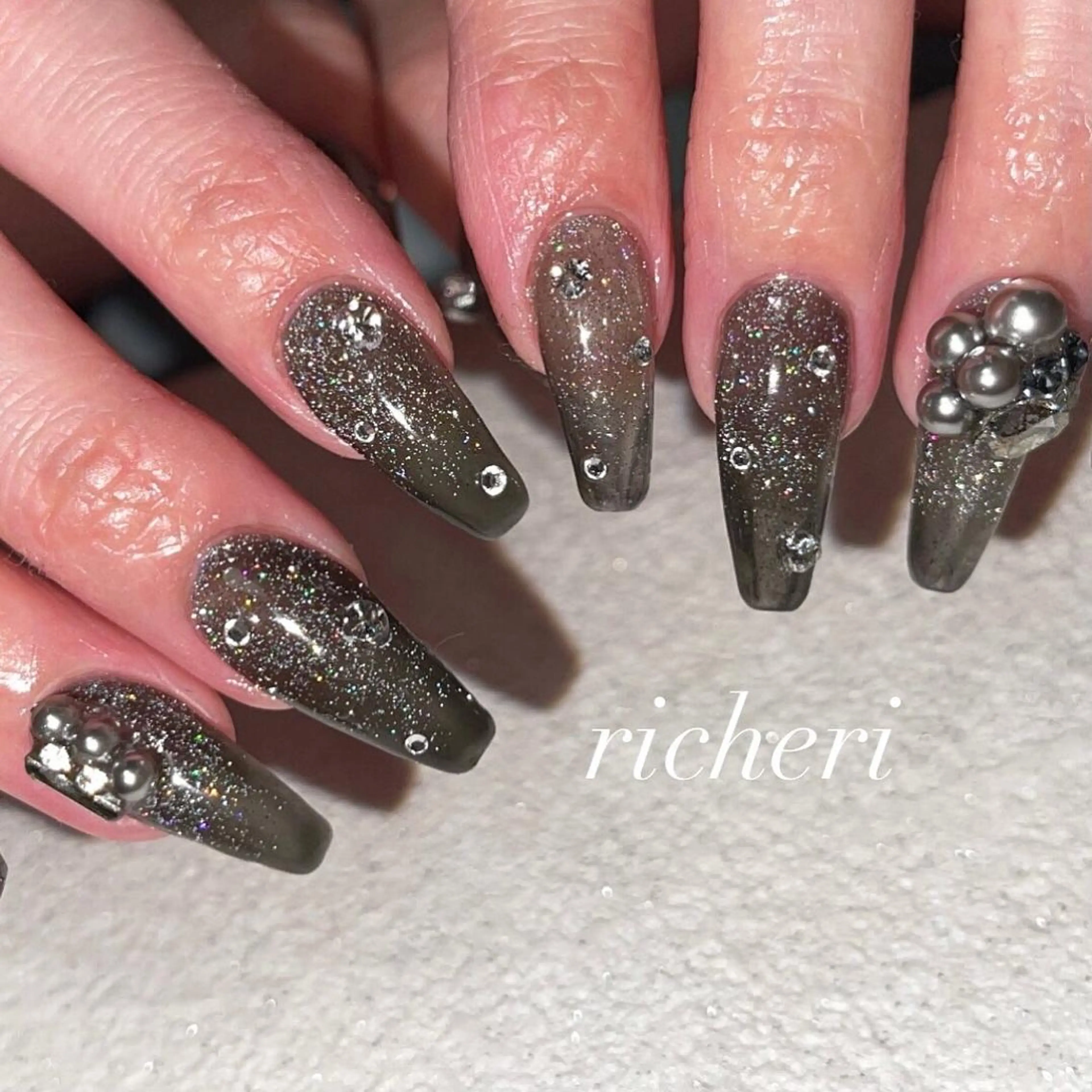 ミディアム ネイル 韓国風ヘア アートネイル フラッシュネイル フレンチネイル ジェルネイル richeri beautyのエステ・リラクイメージ