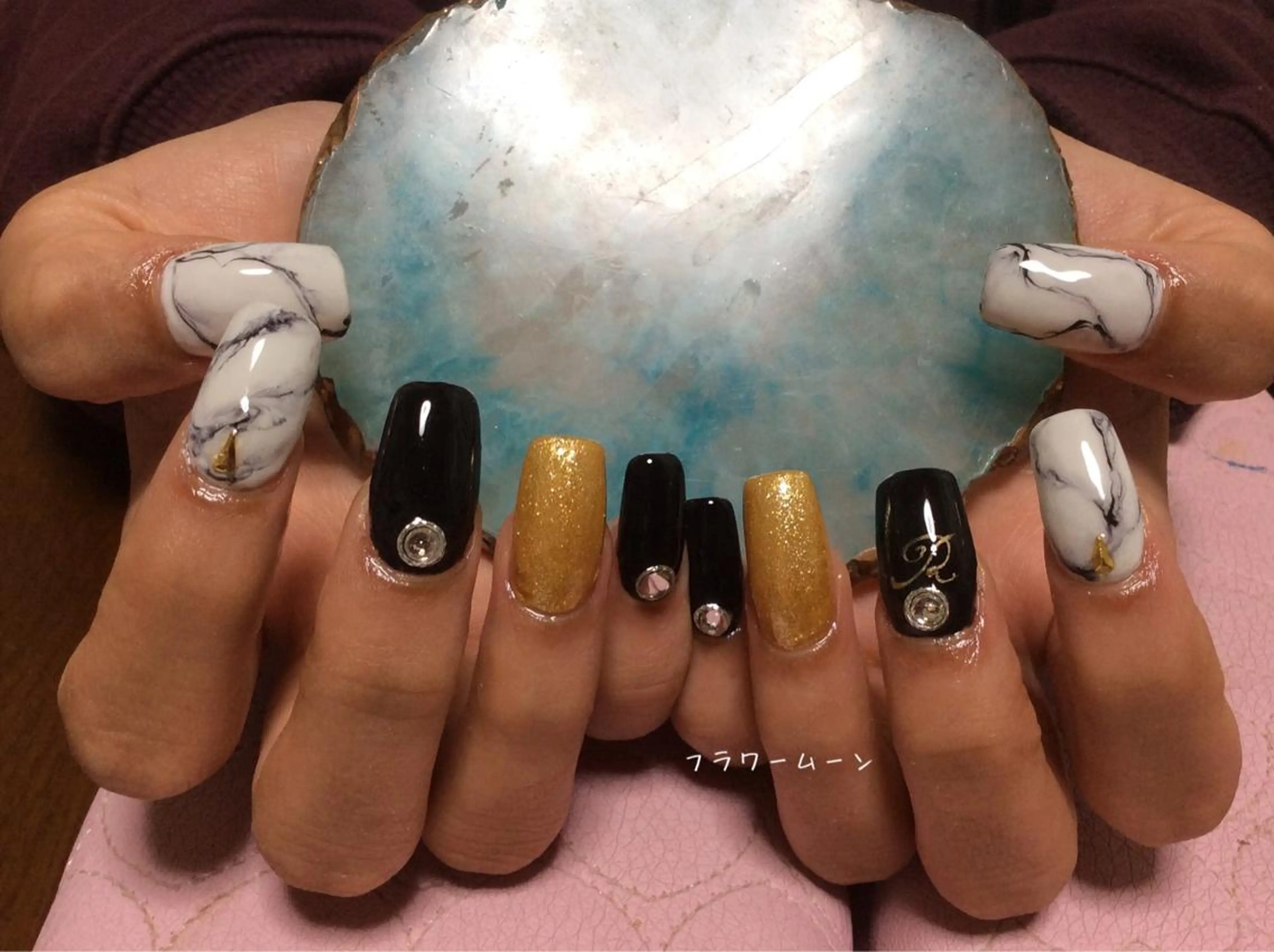 ネイル フラワー ムーンのネイルデザイン