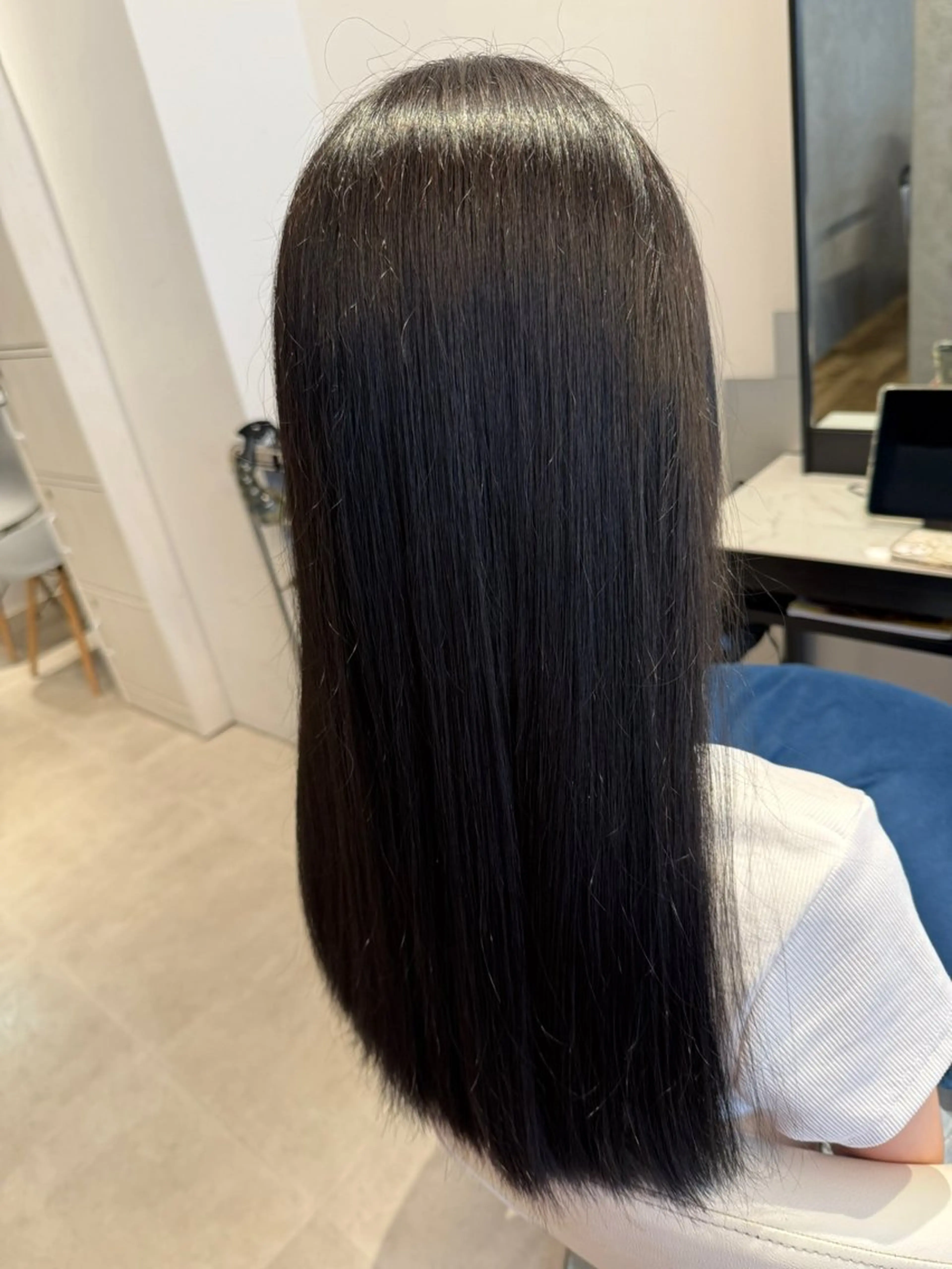 ロング カラー 黒髪 ヘアカラー トリートメント 高石 乃愛のヘアスタイル