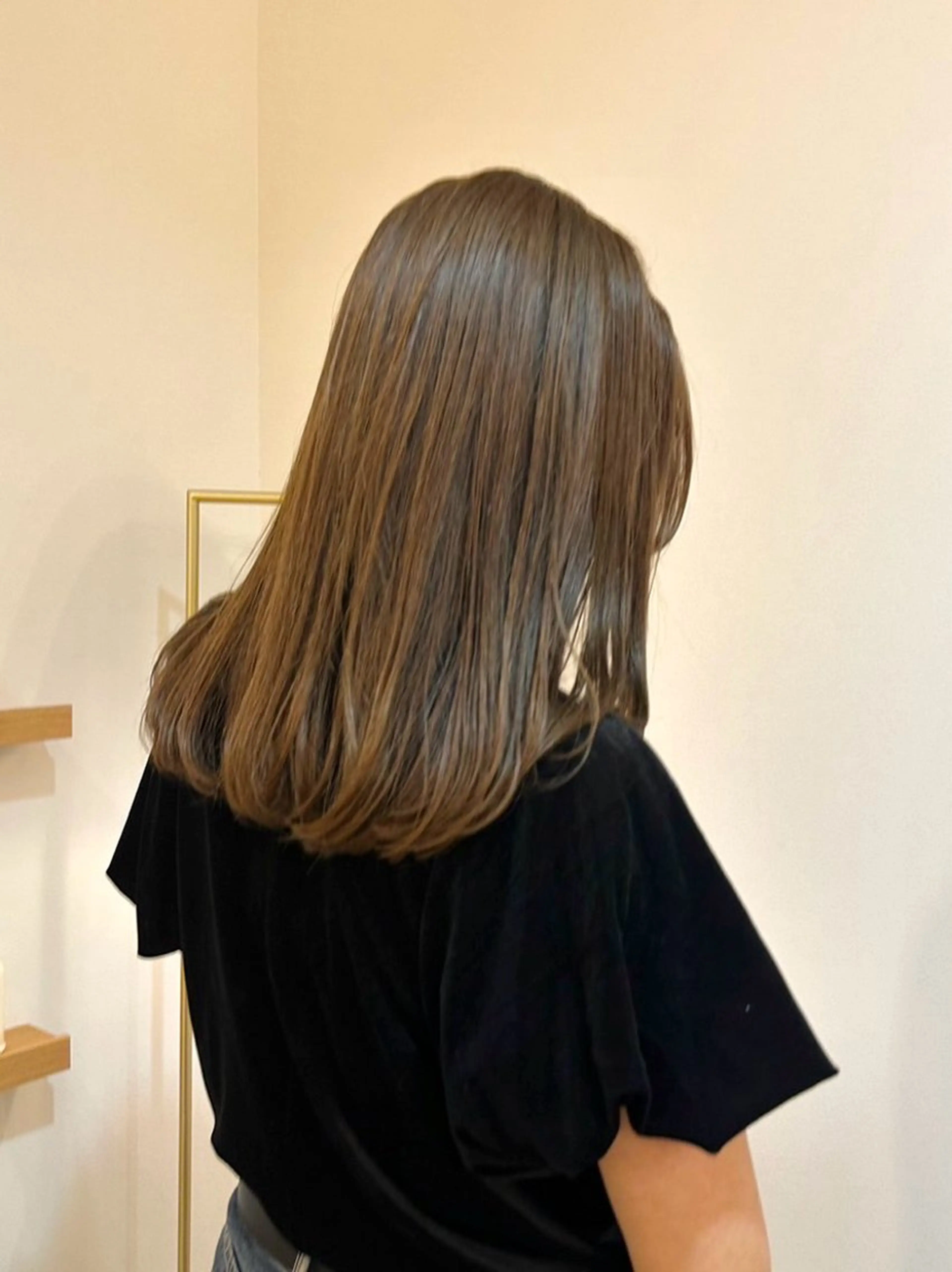 ミディアム レイヤーカット トリートメント 艶カラー/透明感 /ヒグチアオイのヘアスタイル
