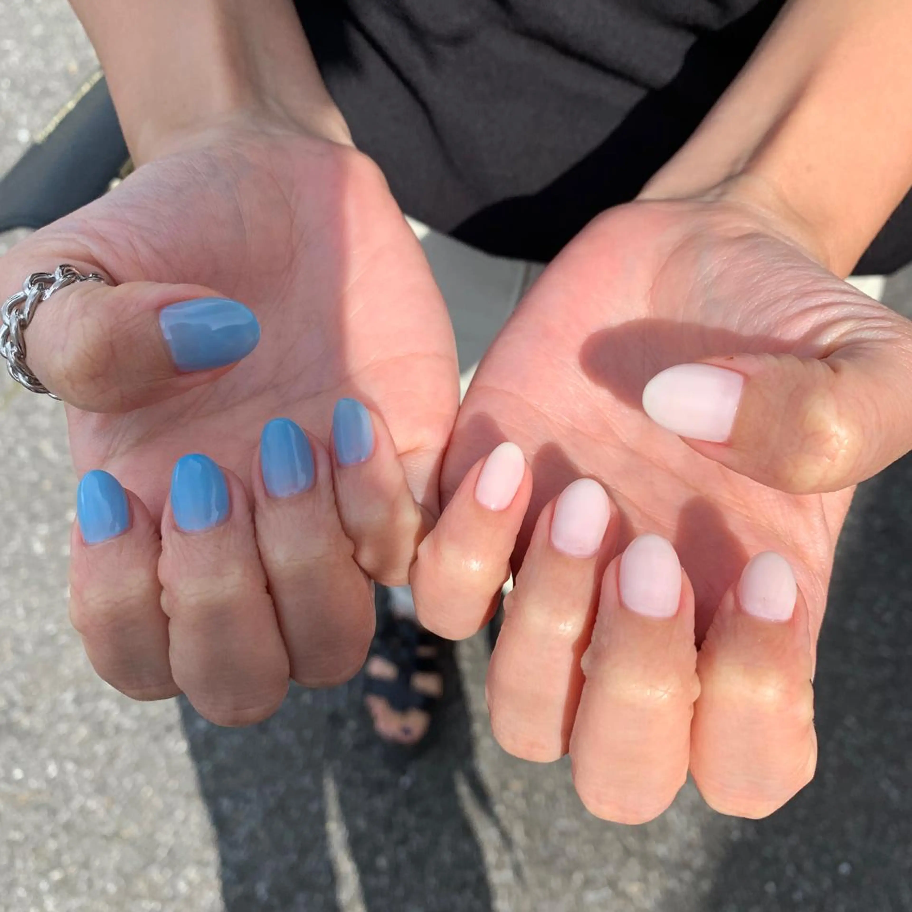 ネイル ブルー ホワイト ハンドネイル 佐藤 穂乃香のネイルデザイン