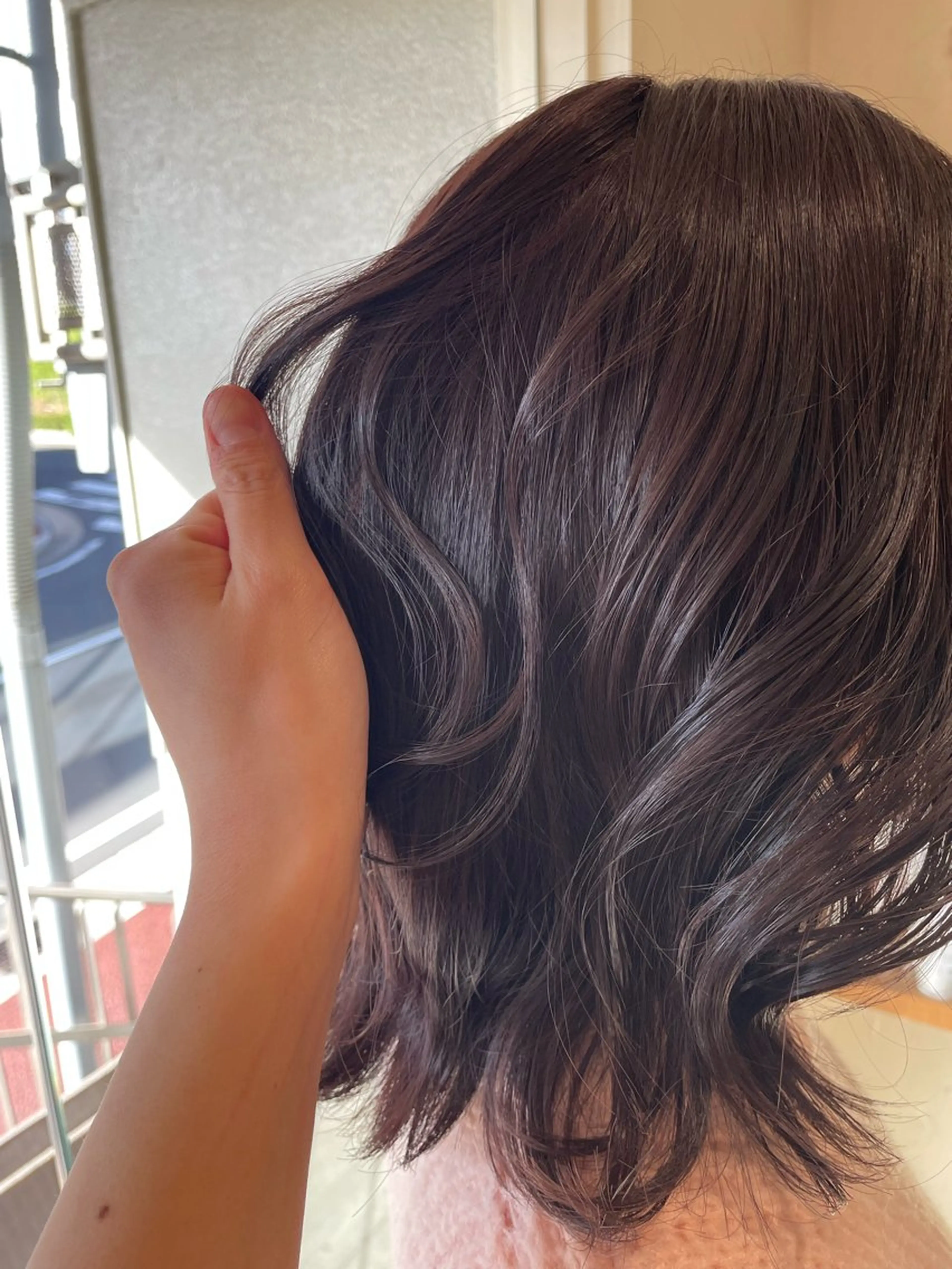 ミディアム ピンクブラウン 透明感カラー🫧/ レイヤー/髪質改善のヘアスタイル