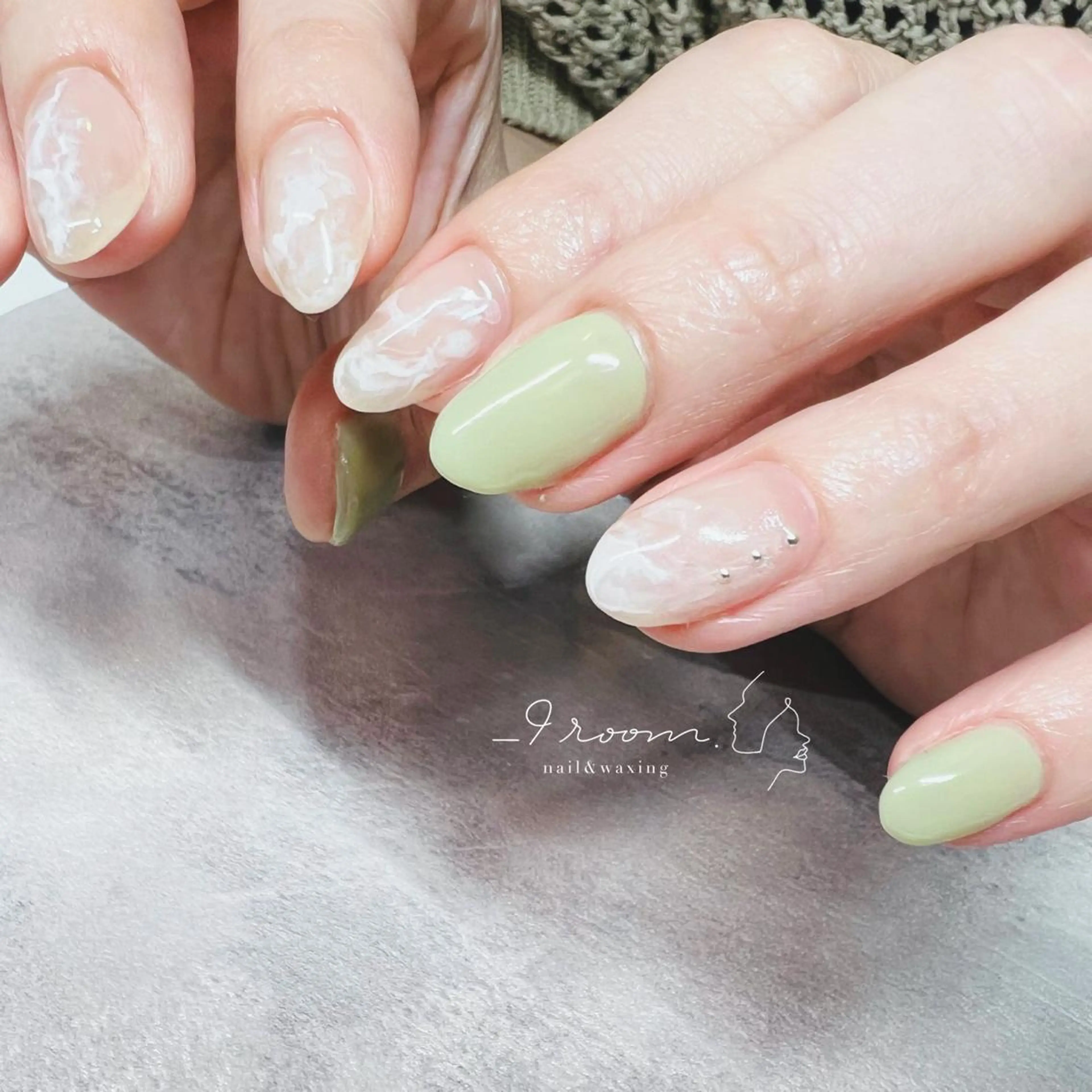 ネイル ニュアンスネイル オフィスネイル シンプルネイル _9 room. Yoshimiのネイルデザイン