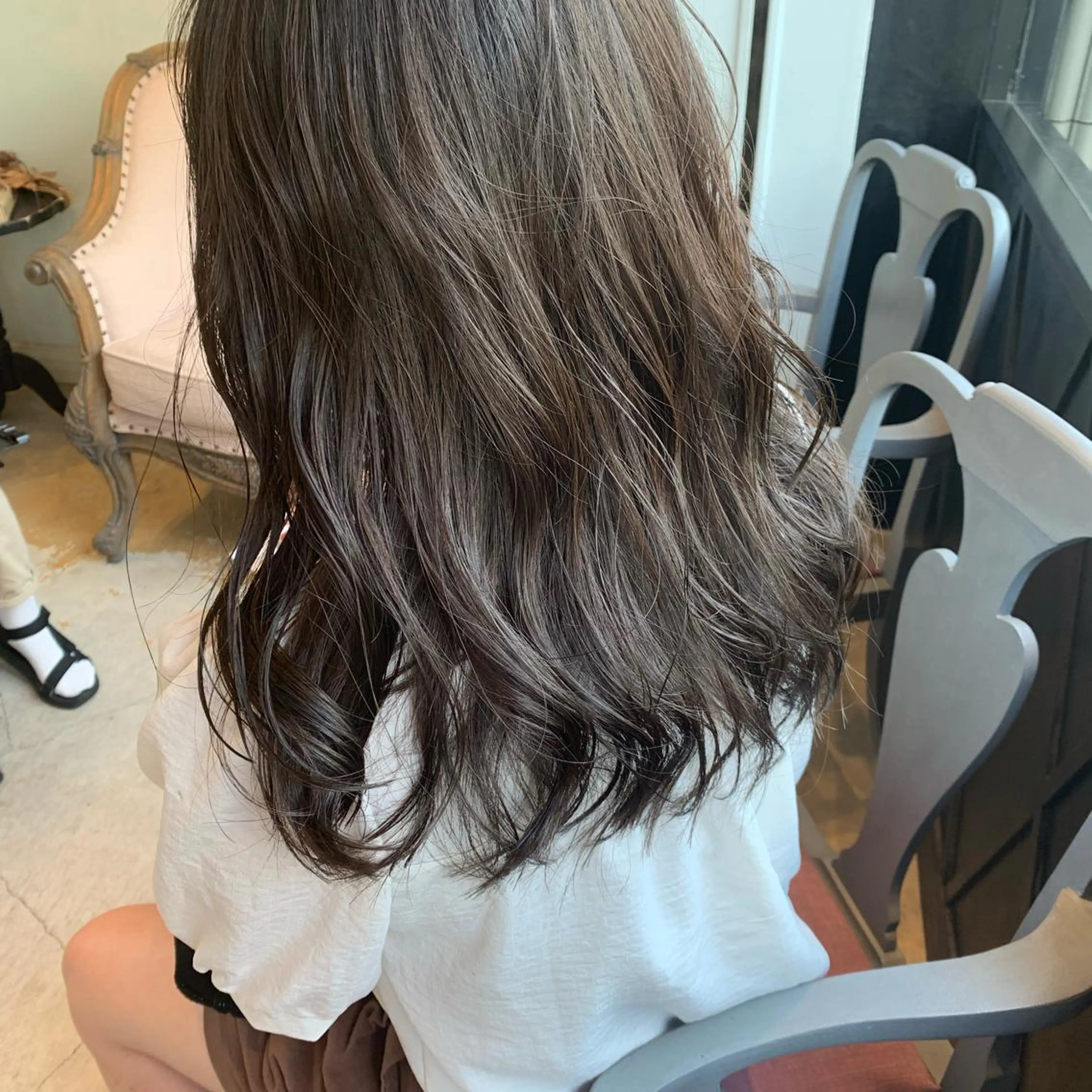 ロング カット ヘアカラー SAKINO. ベージュカラーのヘアスタイル