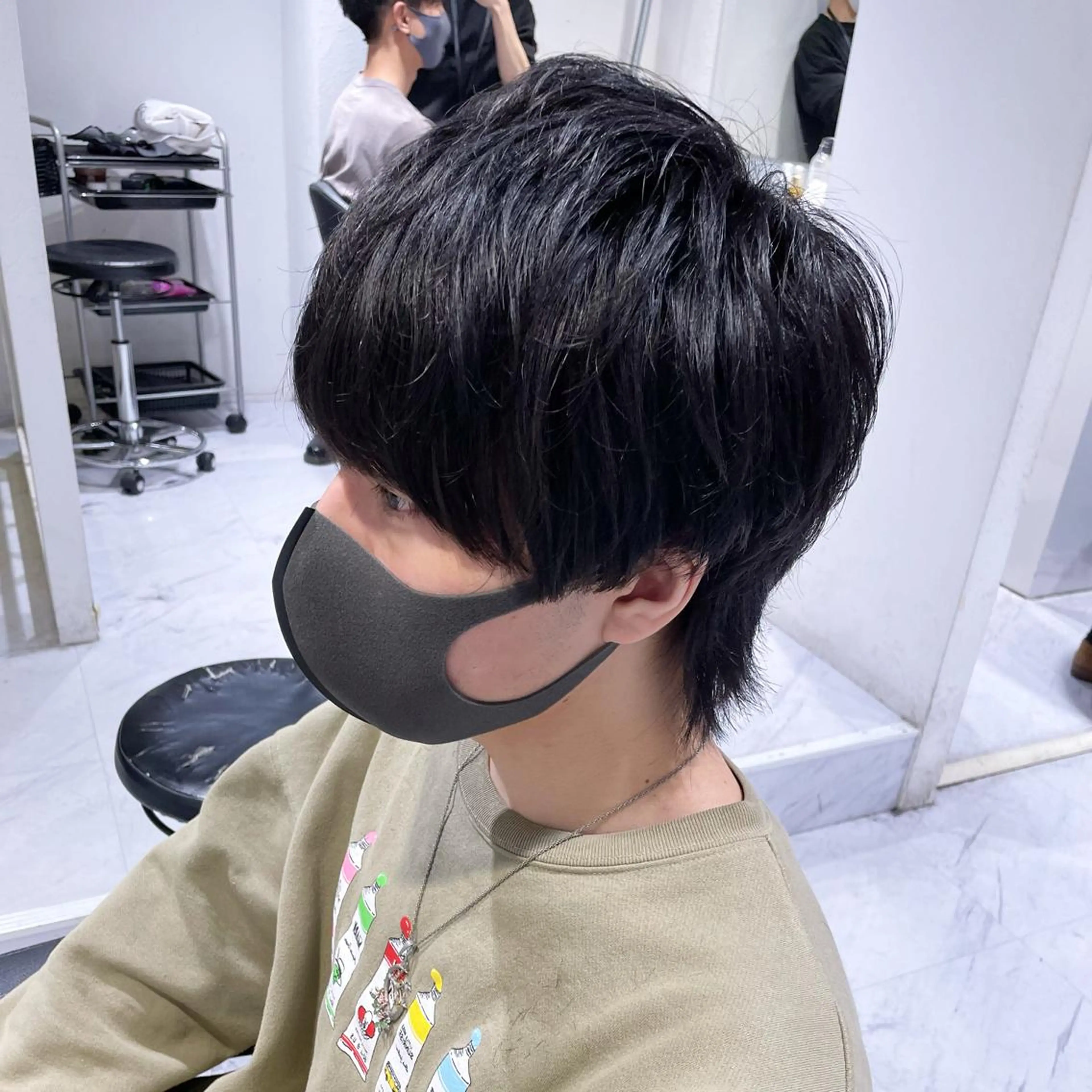 ショート カラー パーマ ヘアアレンジ メンズ キッズ ネイル マツエク・マツパ アイブロウ アップバング センターパート マッシュウルフ マッシュ メンズパーマ カット トリートメント ヘッドスパ ヘアセット スパイキー/フェザー /波巻き/かいとのヘアスタイル