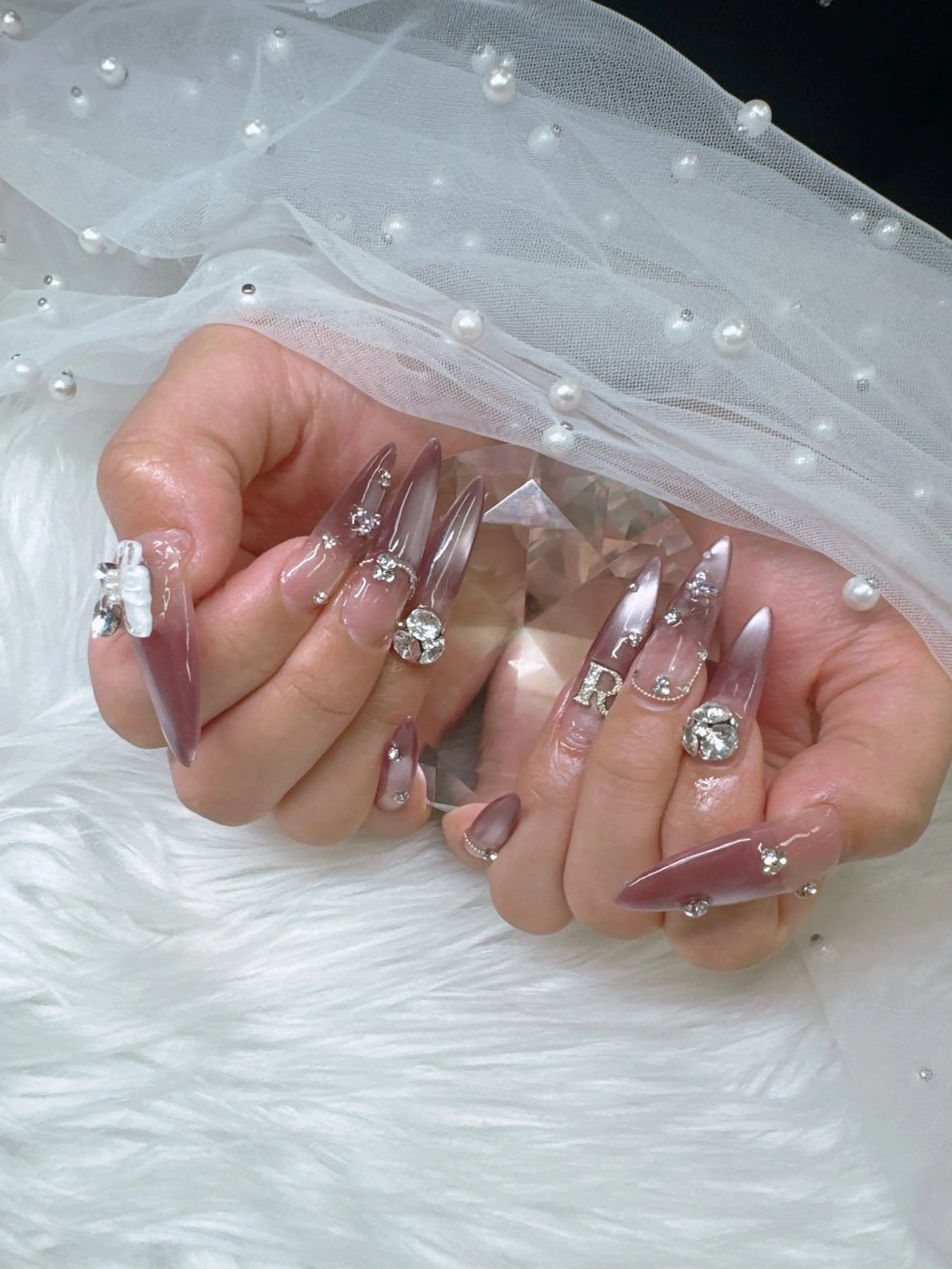 ネイル 成人式 フレンチネイル ガラスフレンチ キラキラネイル ロングネイル ハンドネイル Queeens nailのネイルデザイン