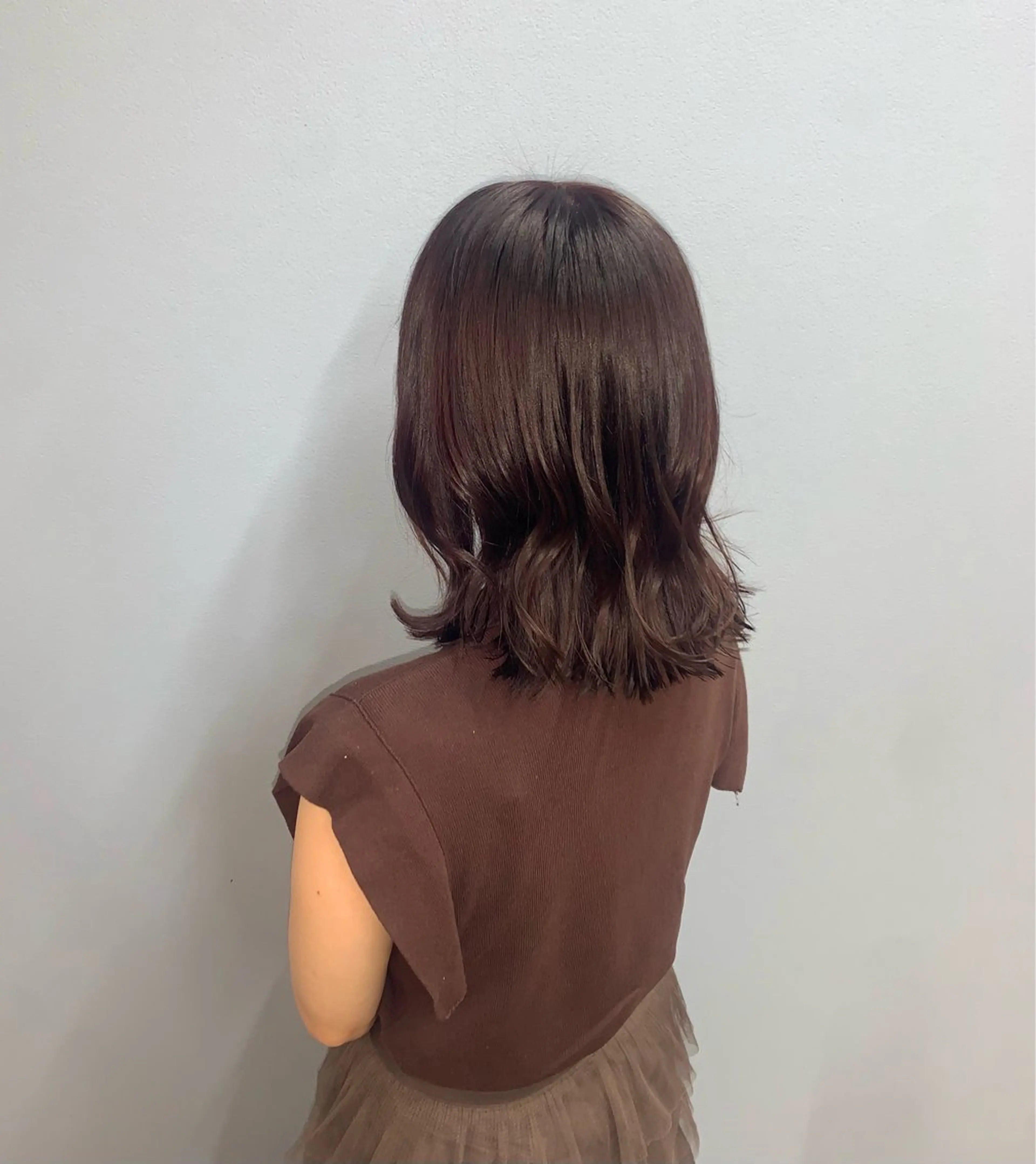 ミディアム カラー ブラウンカラー ピンクカラー ピンクブラウン 山崎 美羽のヘアスタイル