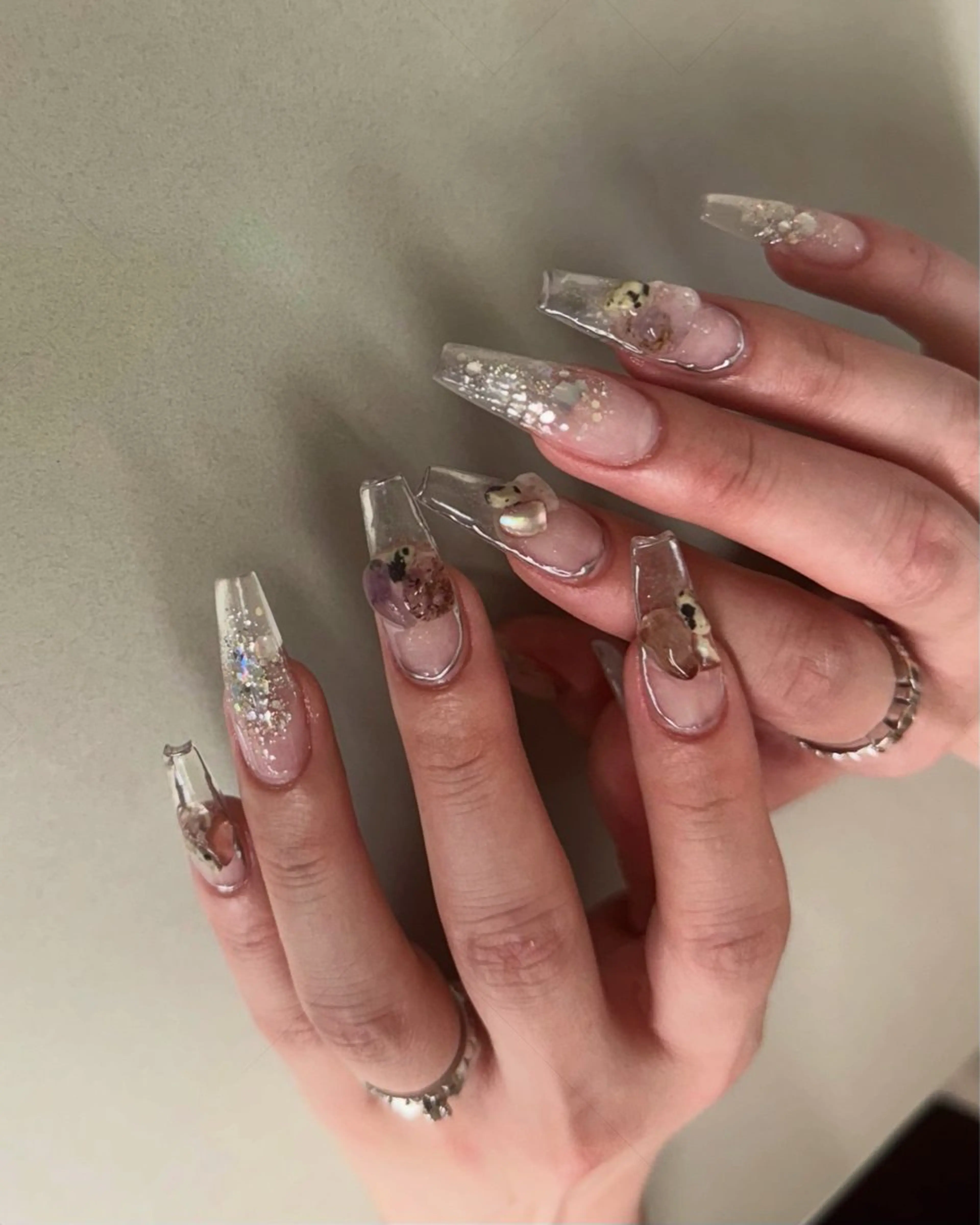 ネイル アートネイル フレンチネイル ジェルネイル ガーリー キラキラネイル nailstudio eviz新宿店のネイルデザイン