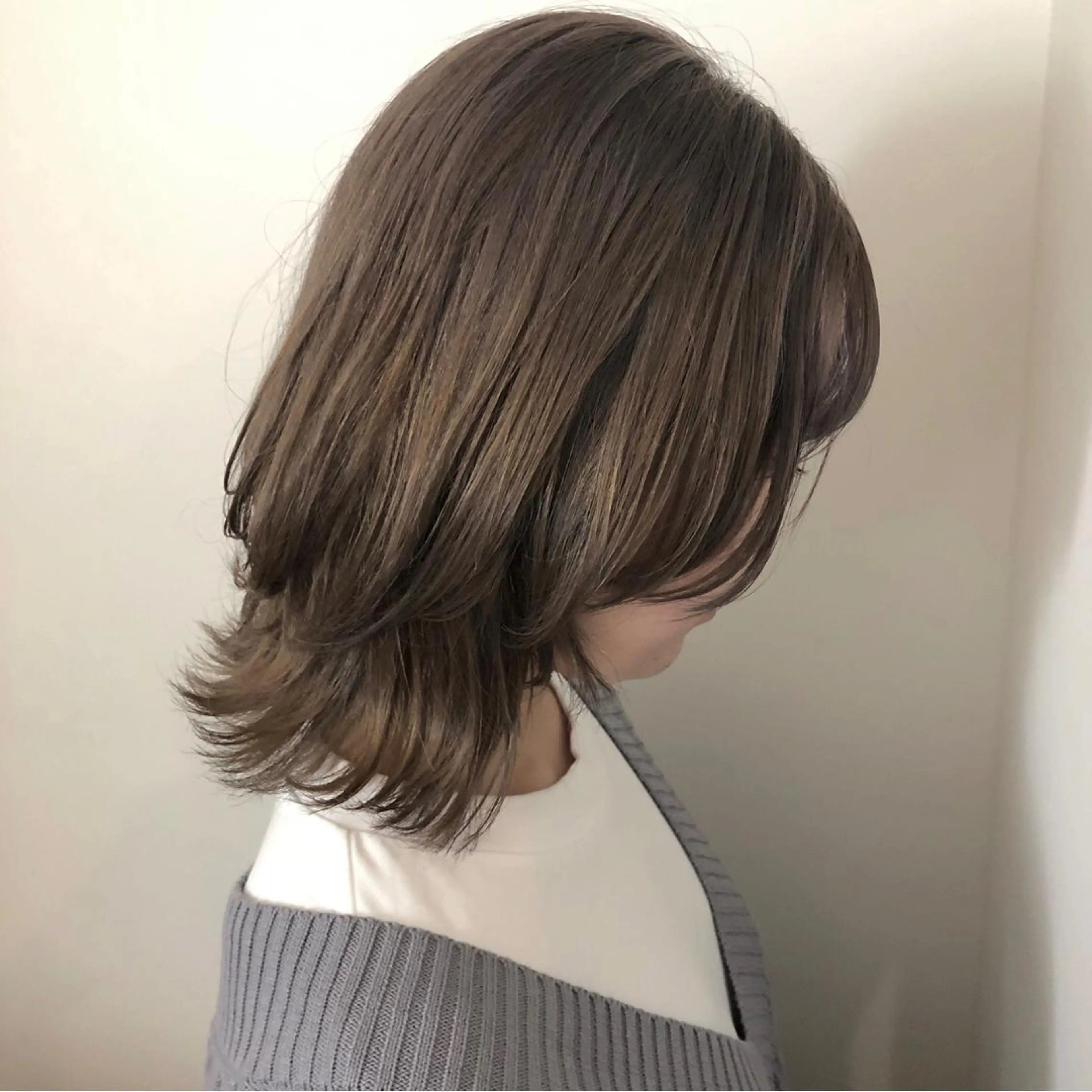 セミロング カラー グレージュ ラベンダーカラー ラベンダーグレージュ ラベンダーグレー カット ヘアカラー トリートメント ボブレイヤー/ カラー診断/Amiのヘアスタイル