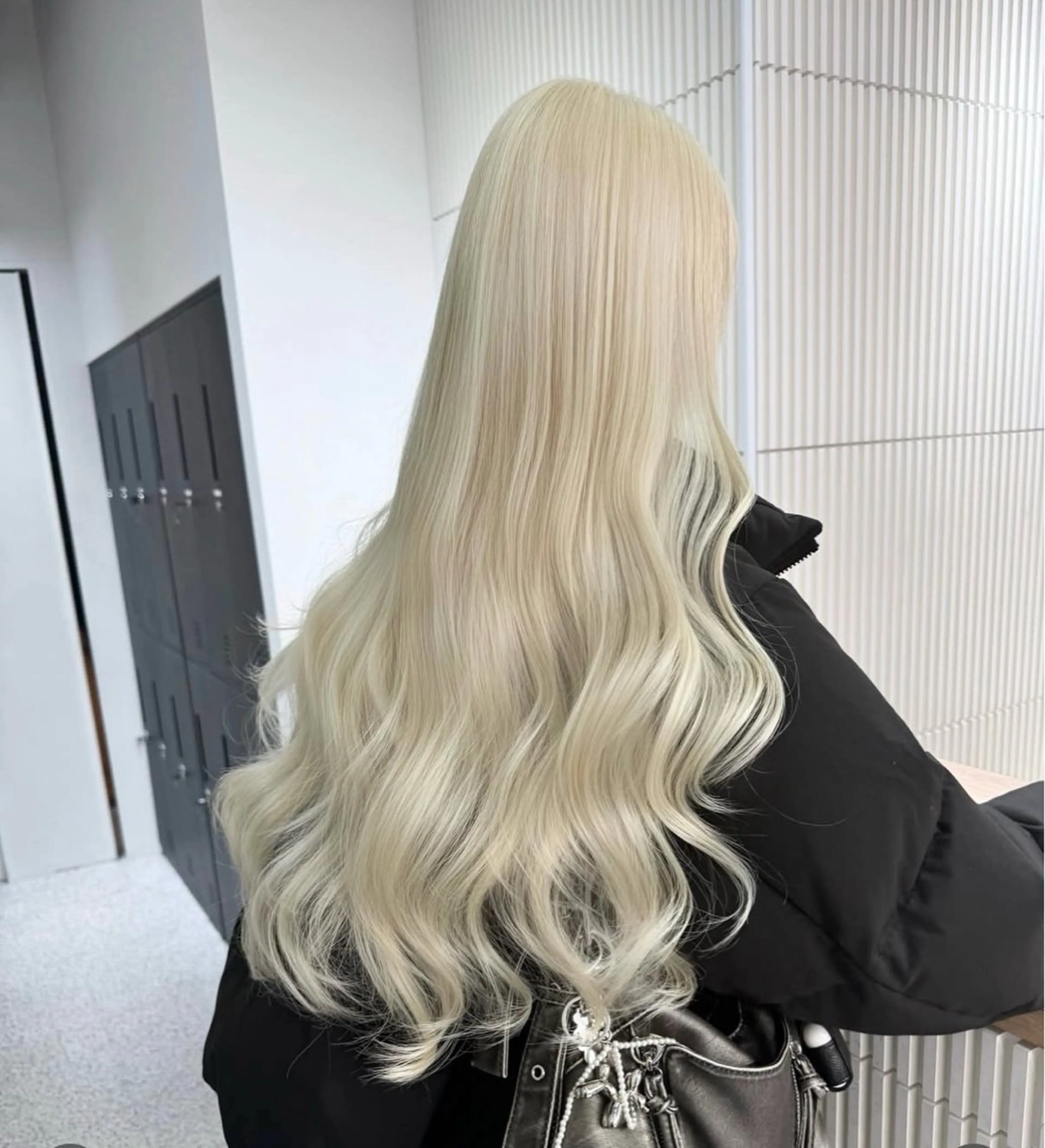 セミロング ヘアカラー PELE/ハイトーン /初田芽以のヘアスタイル