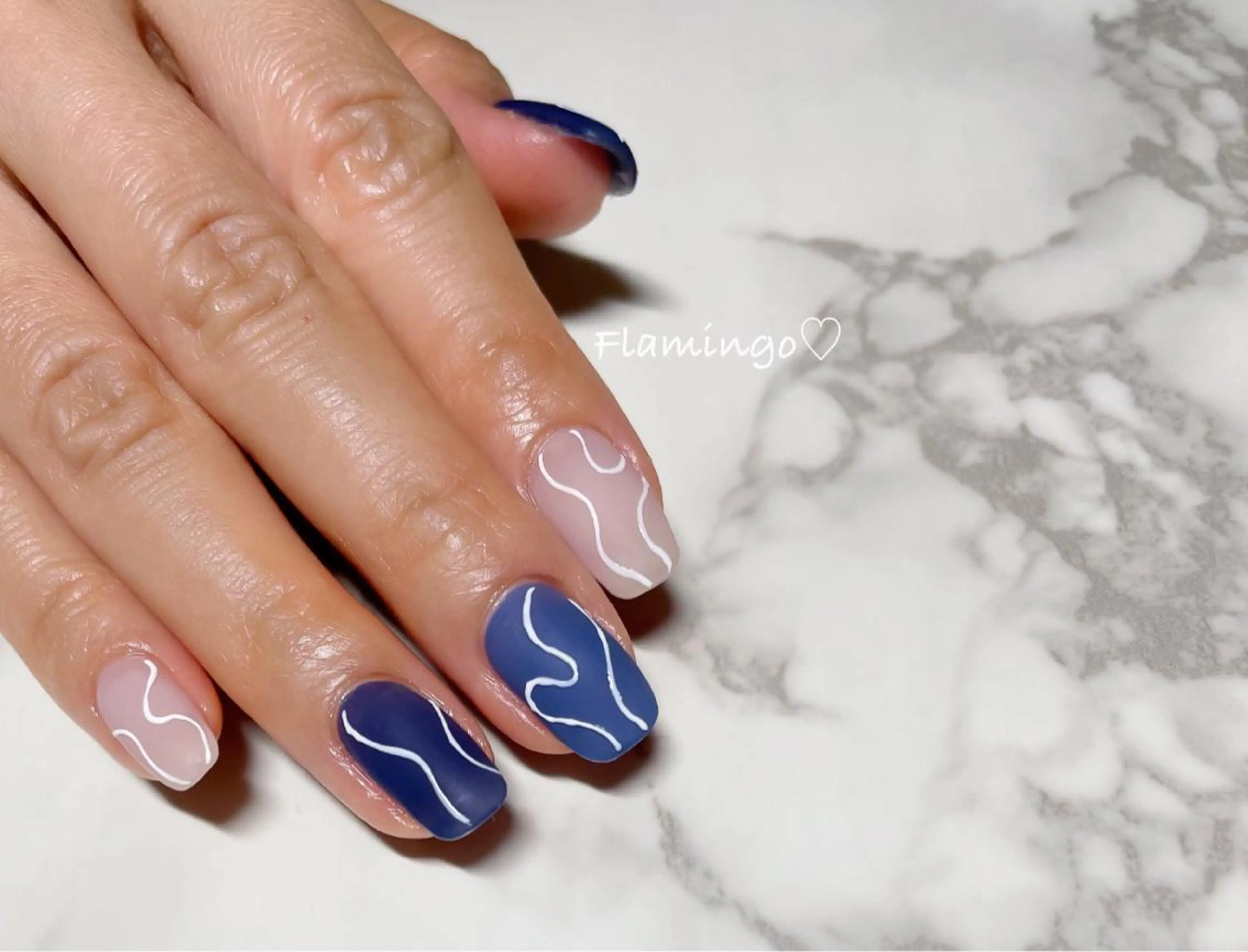 ネイル マットネイル ニュアンスネイル フィルイン／自爪育成 ／爪に優しい施術のネイルデザイン