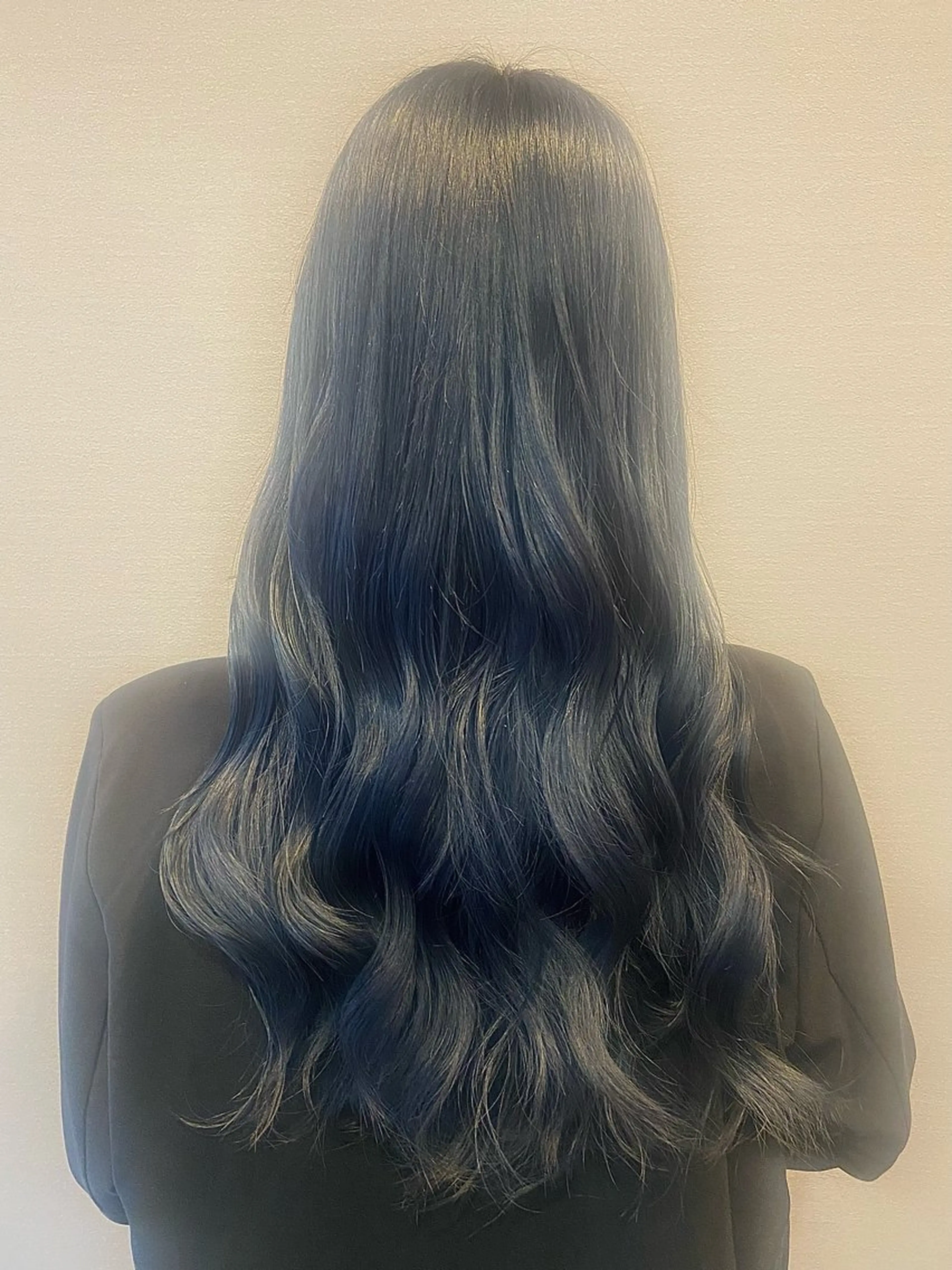 ロング カラー ブルーカラー ブルージュ 都甲 純花のヘアスタイル