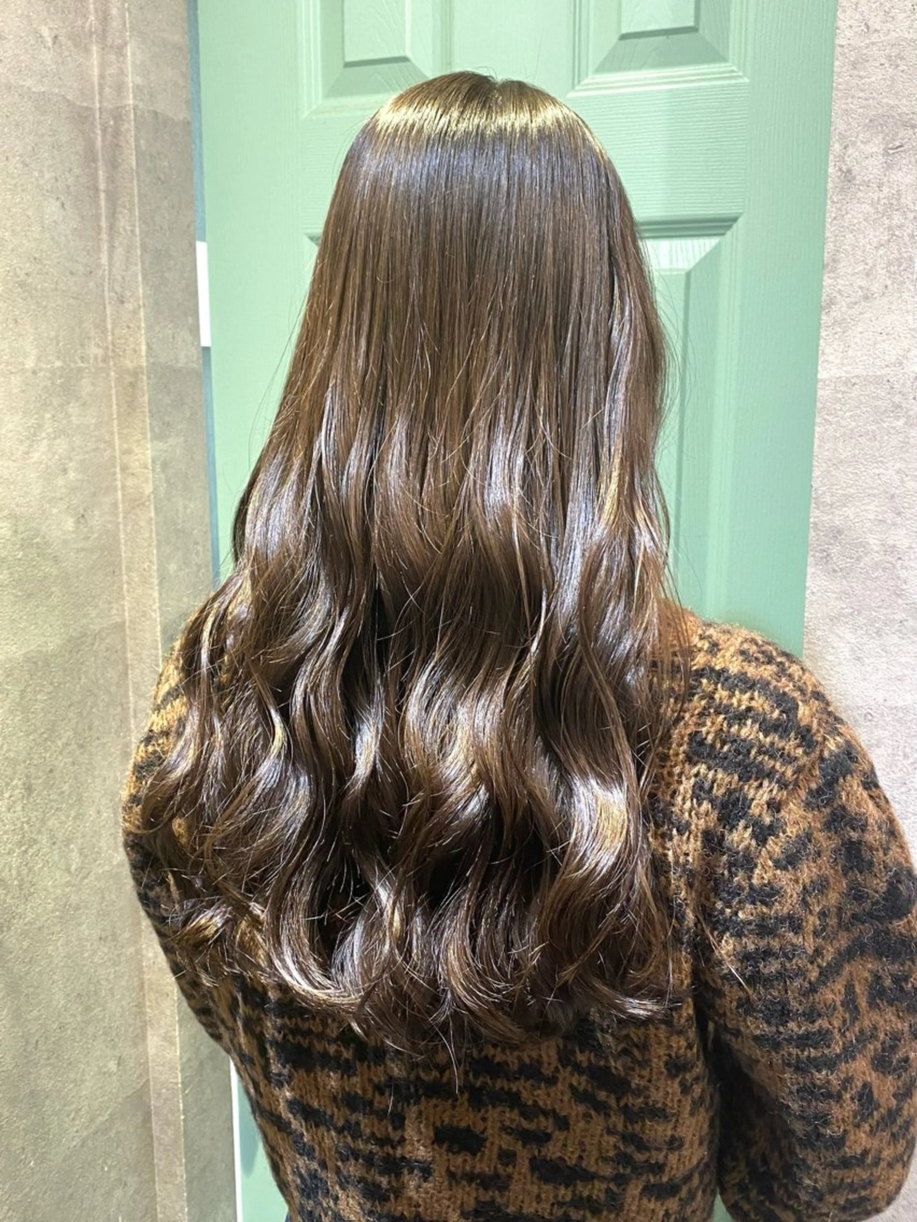 ロング カラー ベージュカラー オリーブベージュ カット ヘアカラー トリートメント 𝑺𝒂𝒌𝒊 🩶マンツーマン施術のヘアスタイル