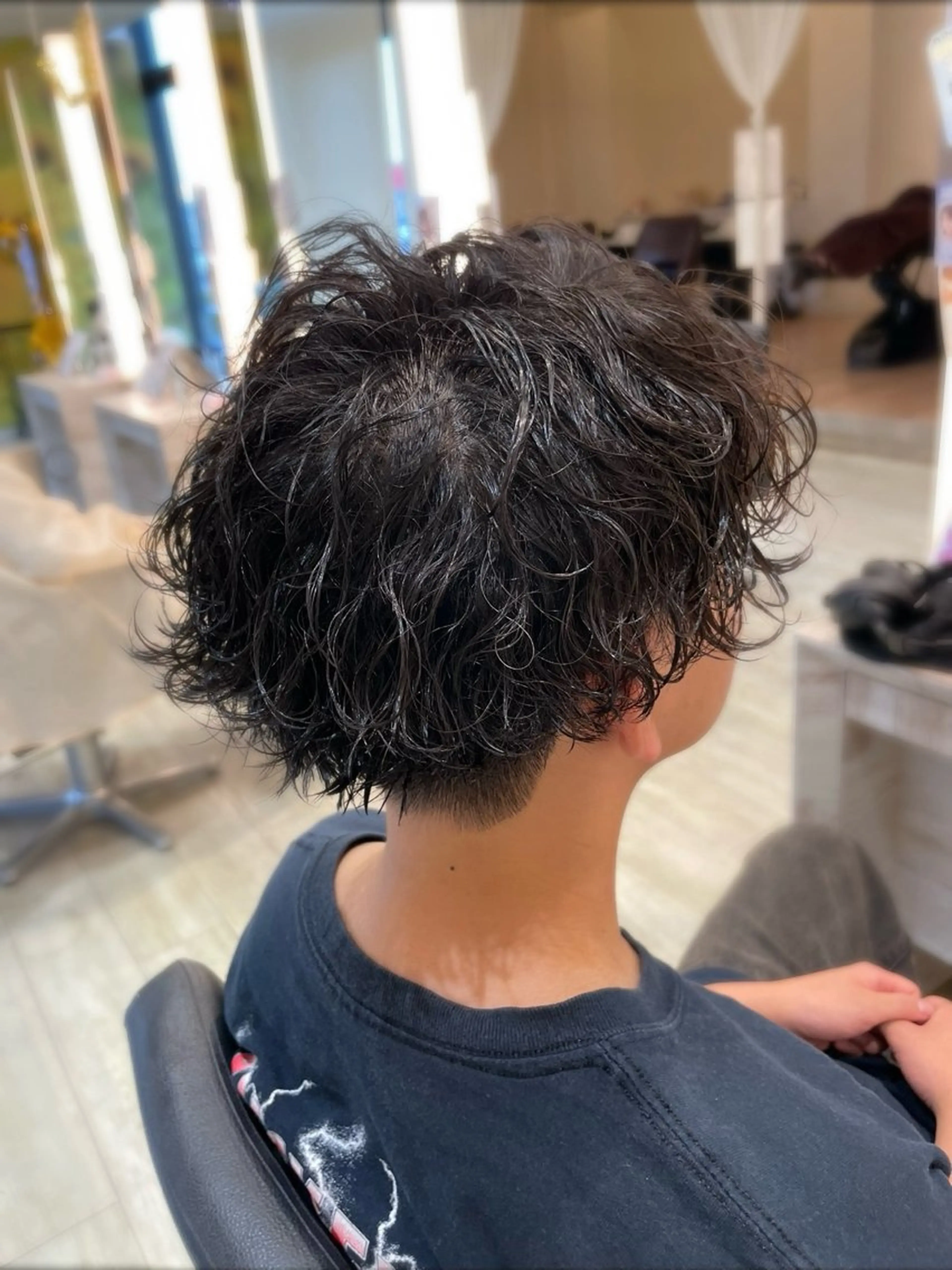 ミディアム パーマ メンズ ミディアムパーマ メンズパーマ カット パーマ NYNYイオン四條畷 村上 心のヘアスタイル