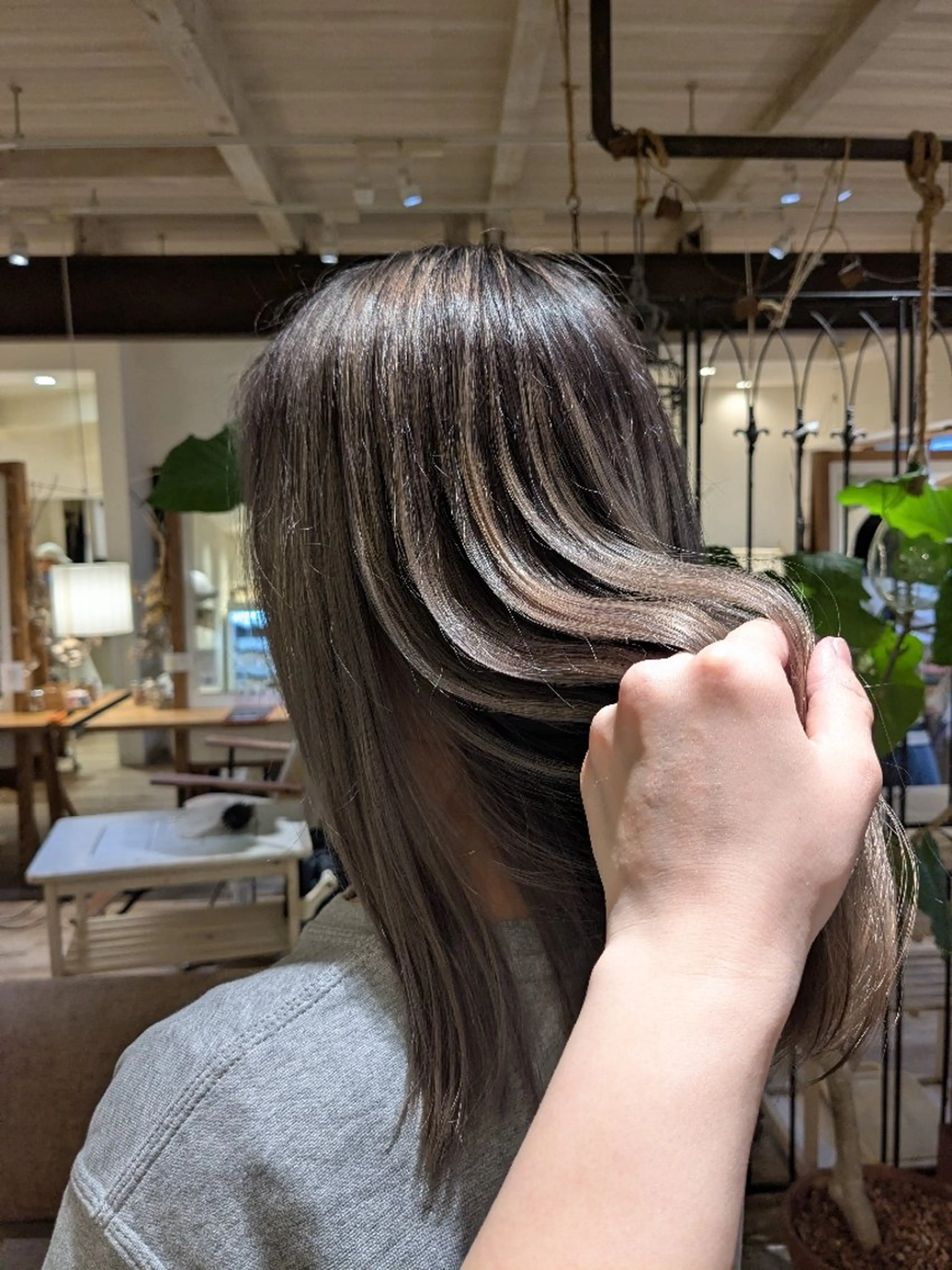 ミディアム ヘアカラー Spring Akariのヘアスタイル