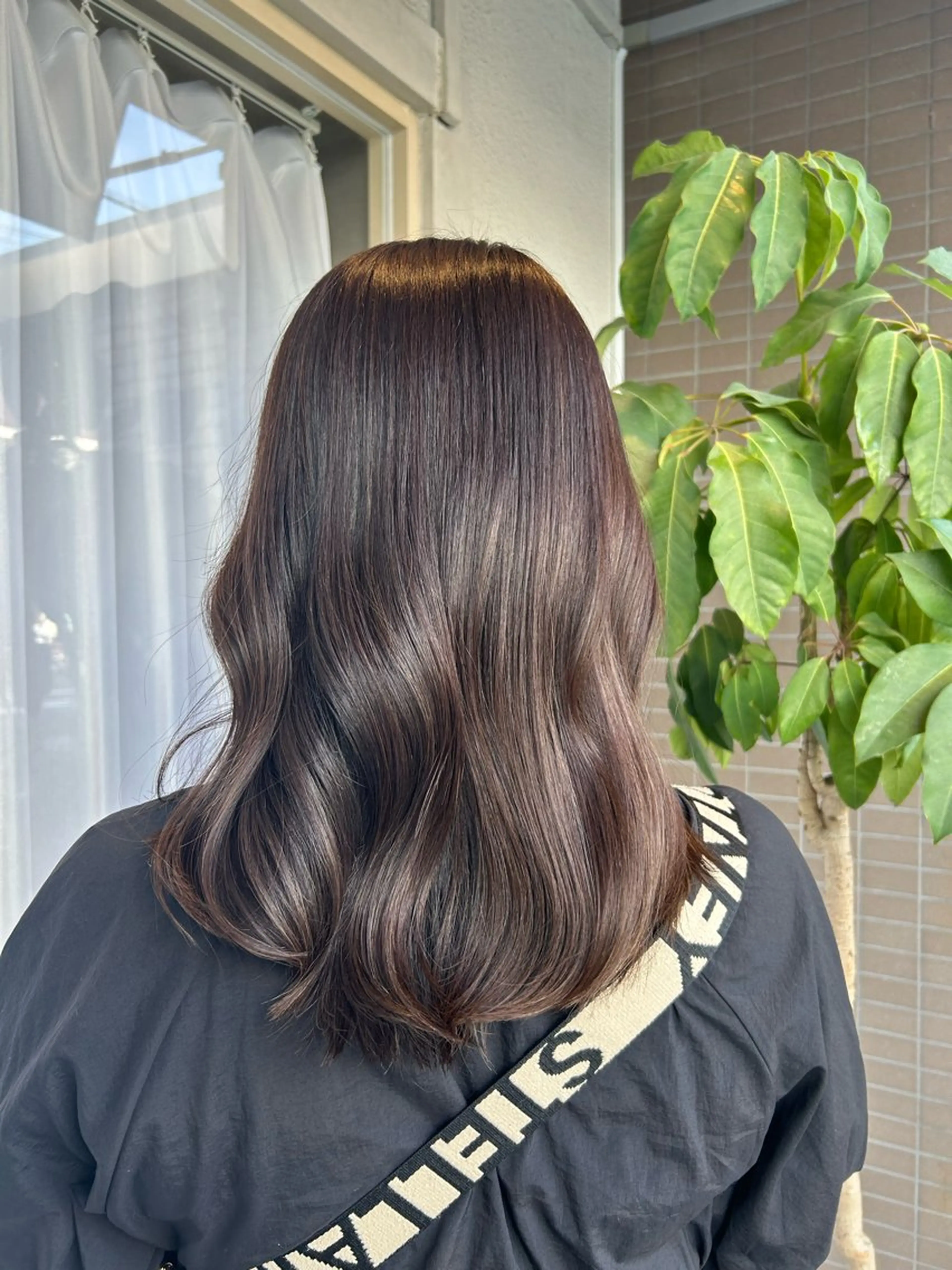 ミディアム 川筋 桃果のヘアスタイル