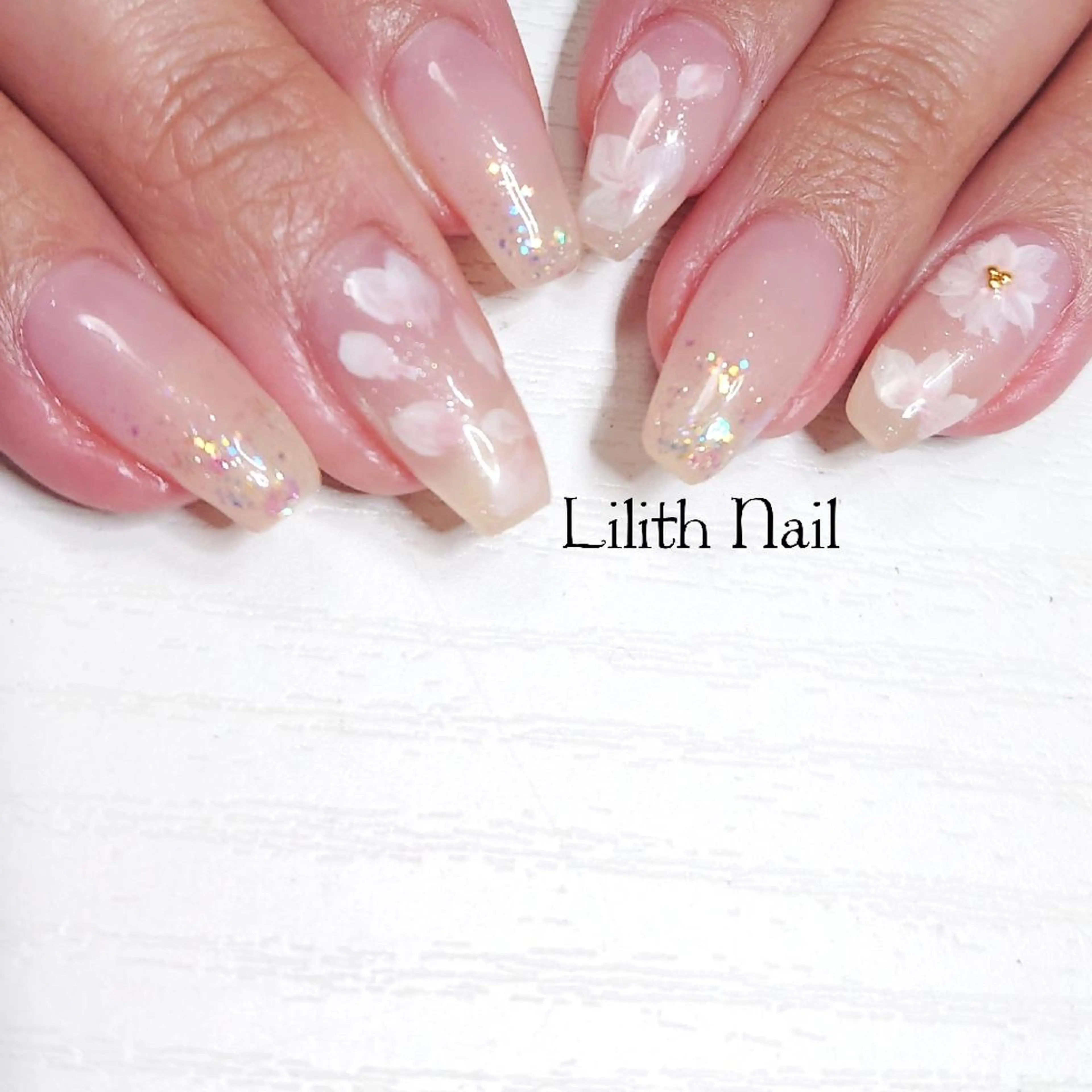 ネイル 桜ネイル キラキラネイル ラメ(グリッター) 春ネイル スクエアネイル Lilith Nailのネイルデザイン