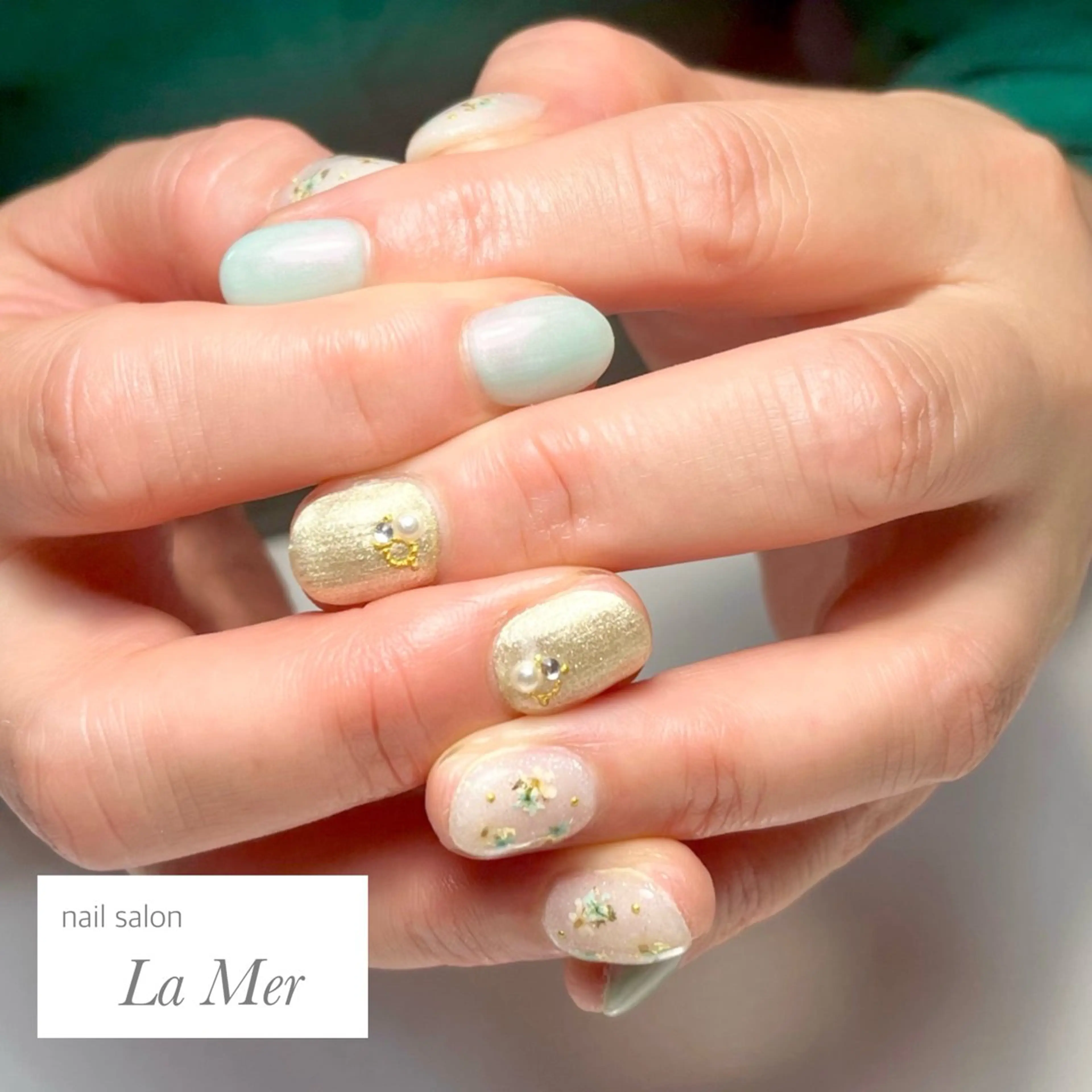 ネイル オーロラネイル フラワーネイル グリーン ロングネイル オフィスネイル ハンドネイル nailsalon La Merのネイルデザイン