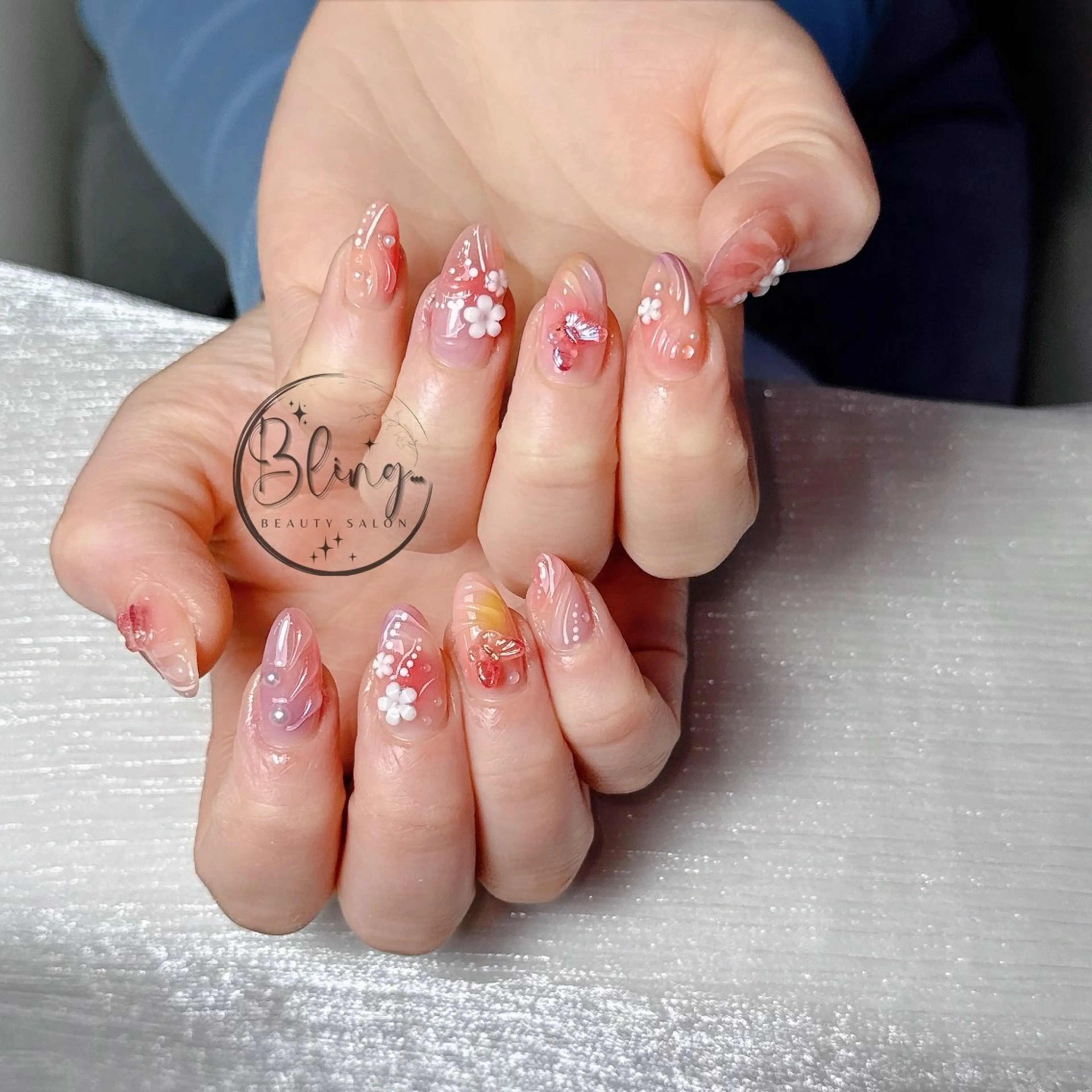 ミディアム 韓国風ヘア ハンドネイル yuna ユナのネイルデザイン