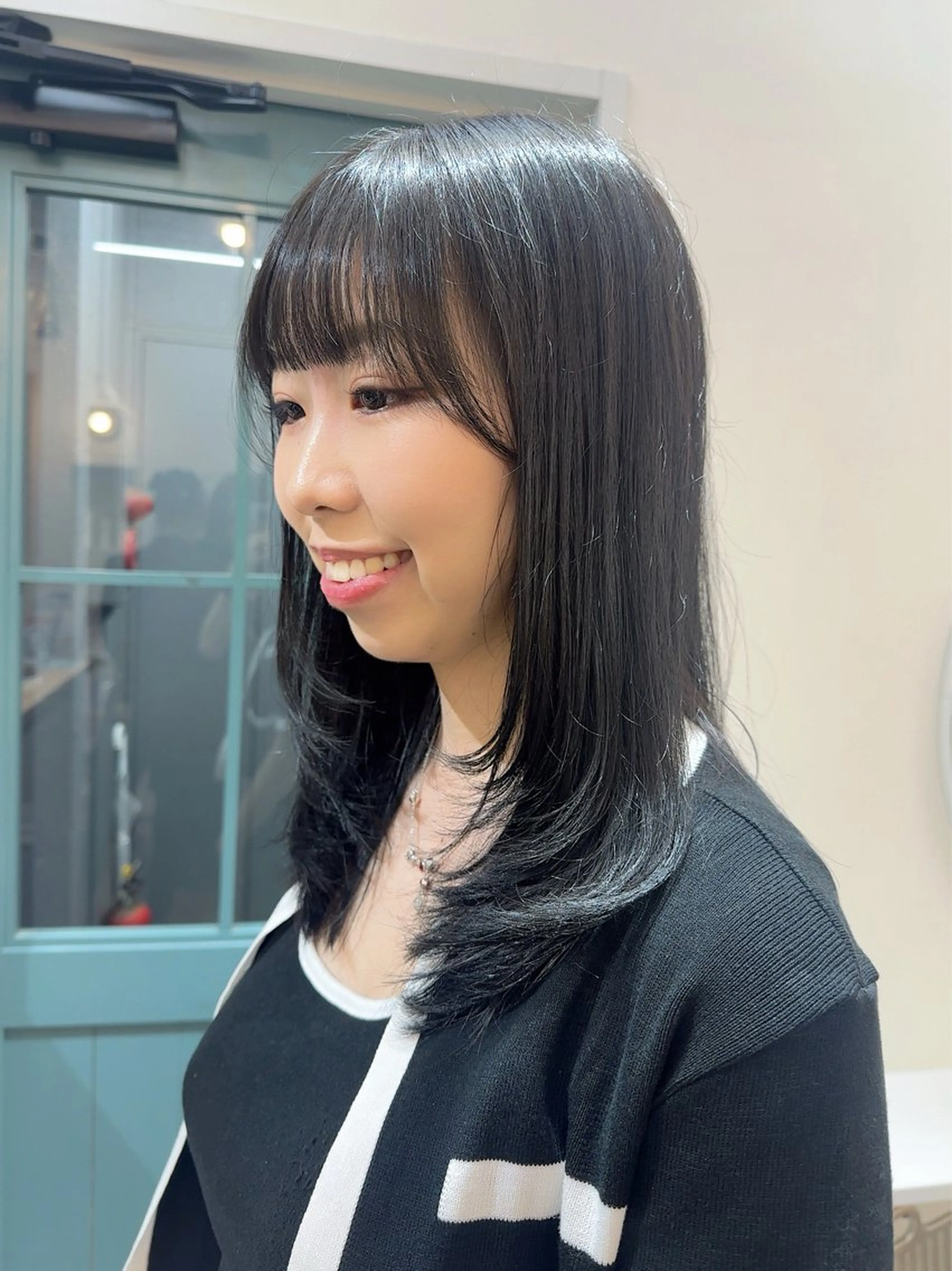 ミディアム ミディアムレイヤー レイヤーカット カット ヘアカラー トリートメント レイヤー/顔周り /いいぬまみかのヘアスタイル