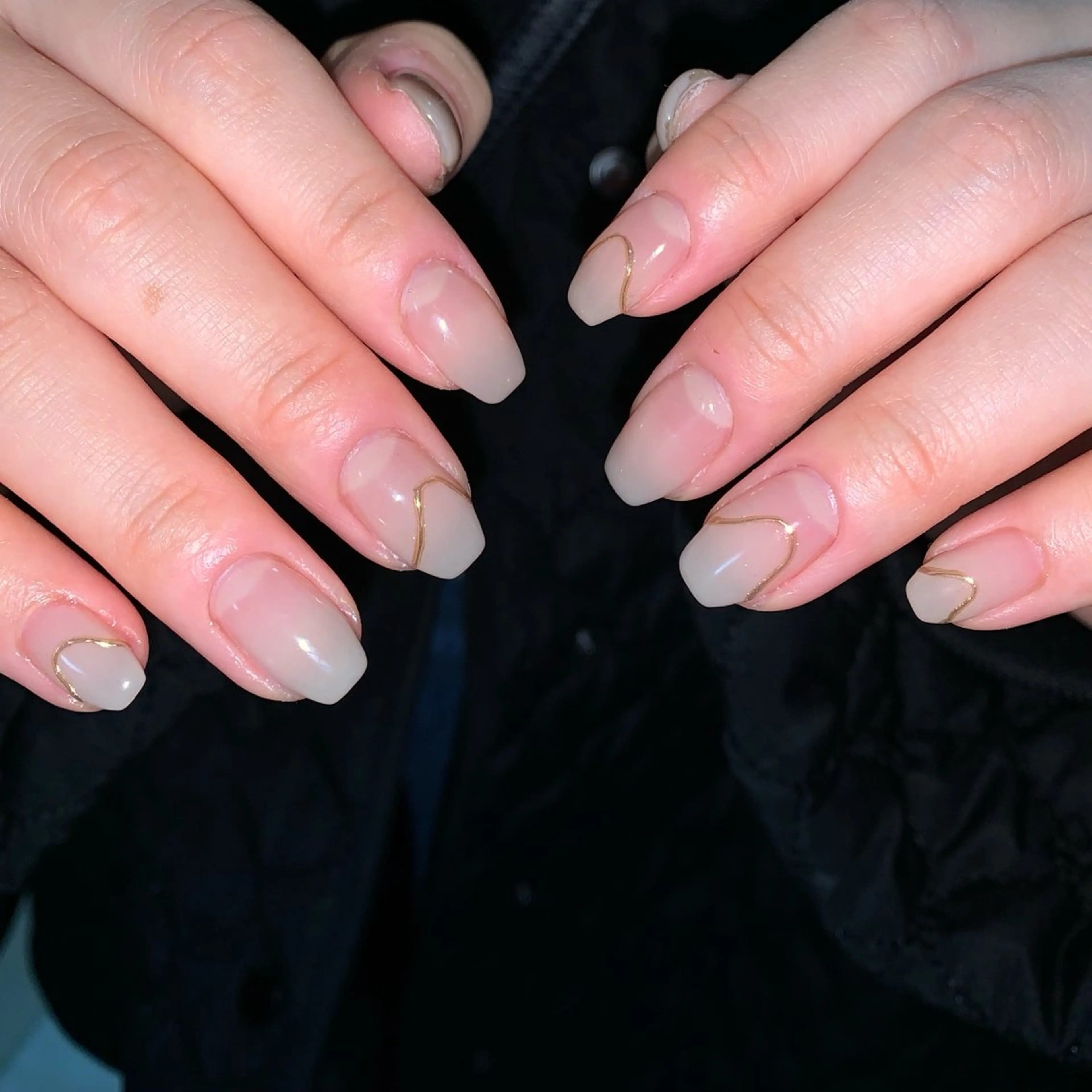 ネイル グラデーション ミラーネイル Maho🦋 ワンホン／韓国ネイルのネイルデザイン