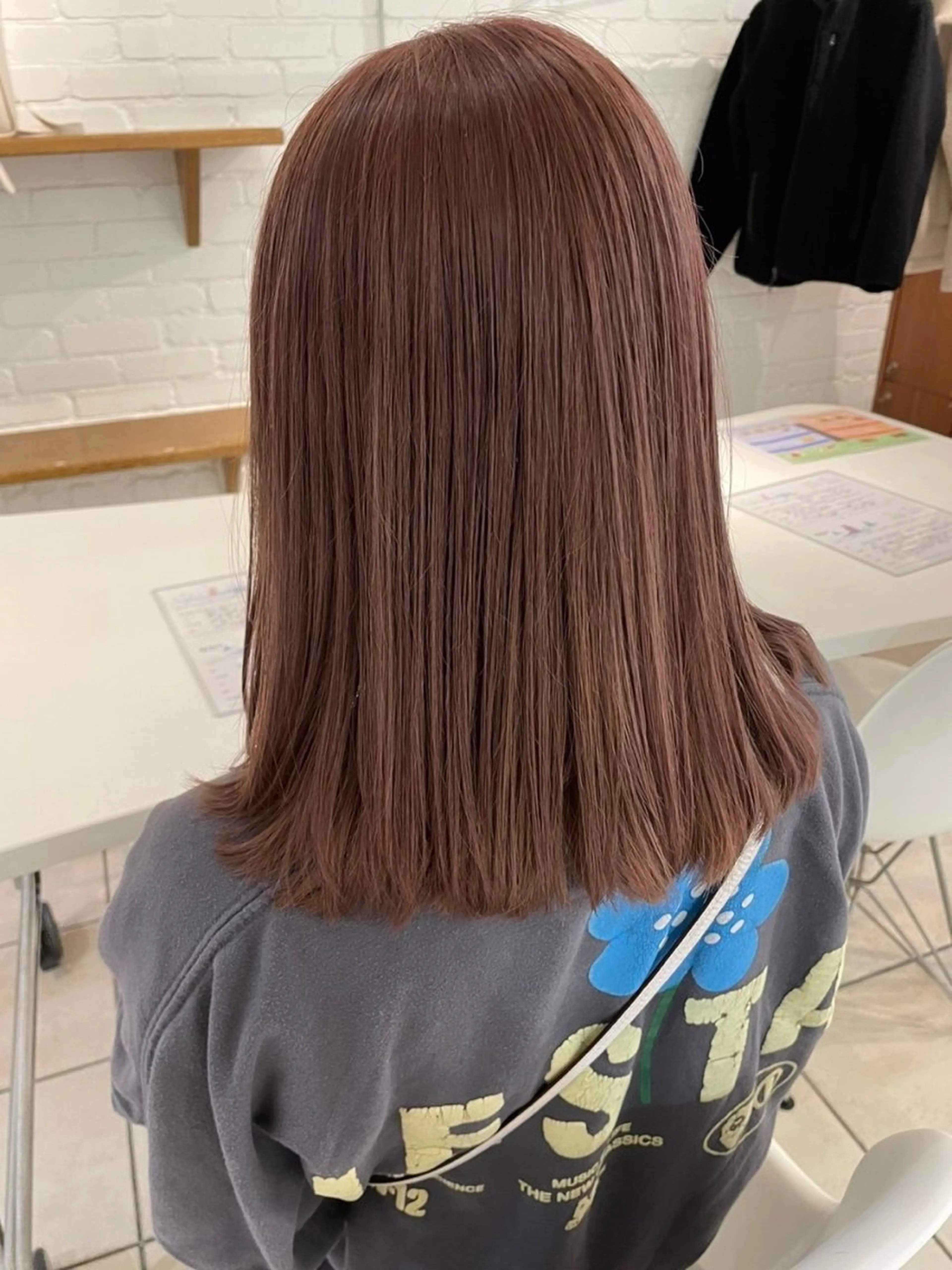 セミロング 🌟デザインカラー 🌟コノミ🌟のヘアスタイル