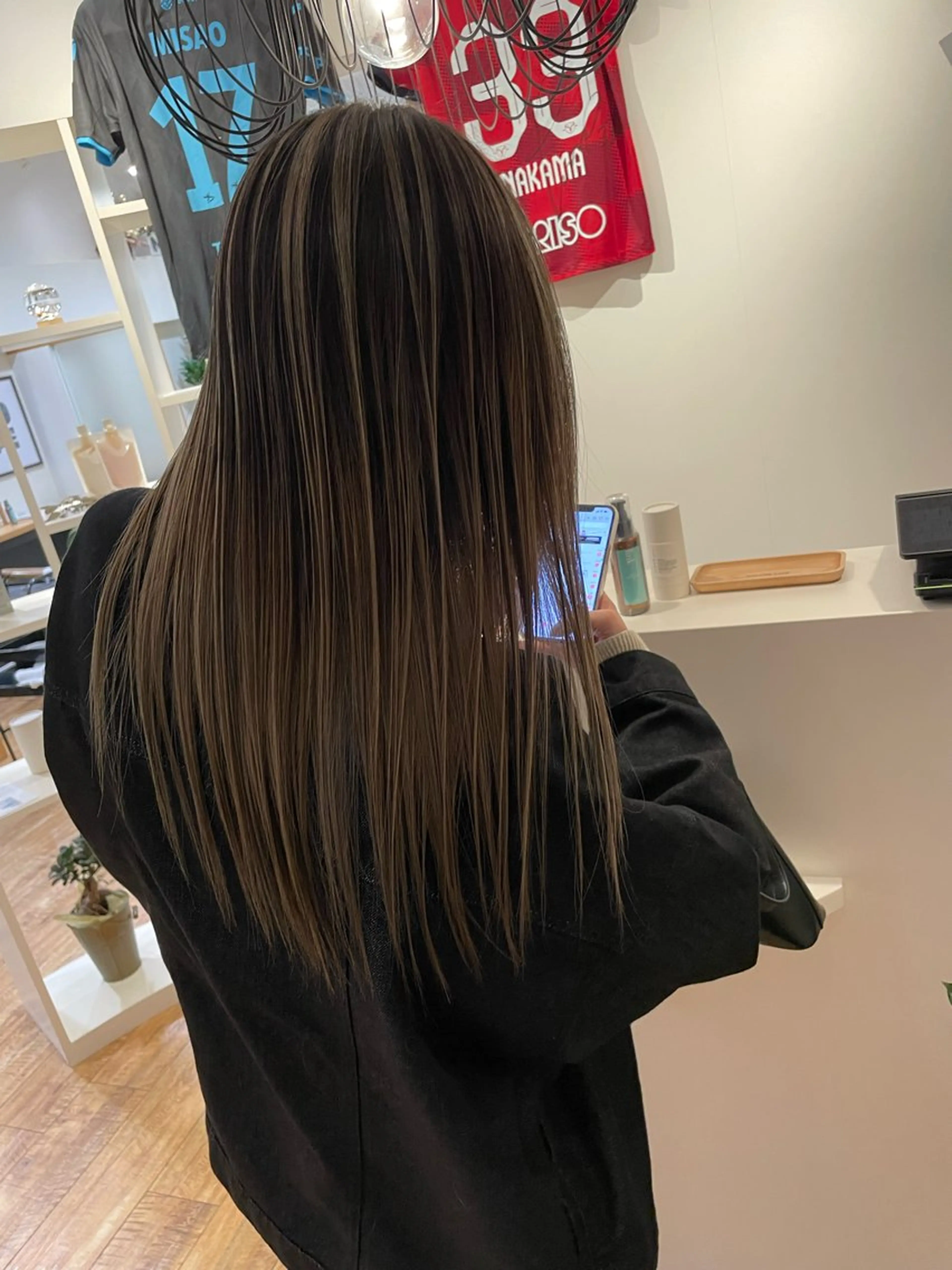 セミロング カラー バレイヤージュ レイヤーカット ブリーチ👩‍🦳/ ‪✂︎MANAMIのヘアスタイル