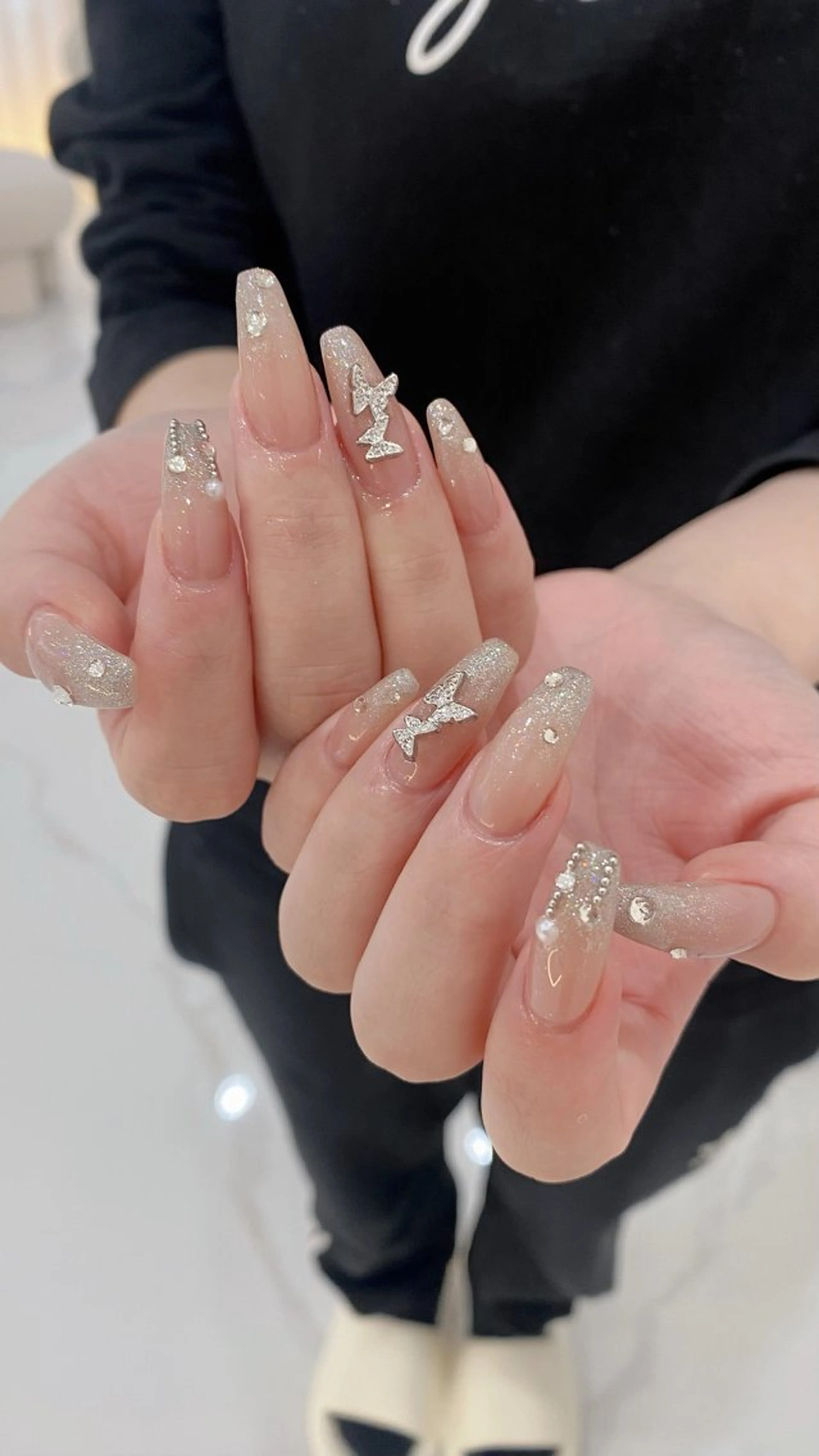 ネイル キラキラネイル ワンホンネイル nailsalon ChuColaのネイルデザイン