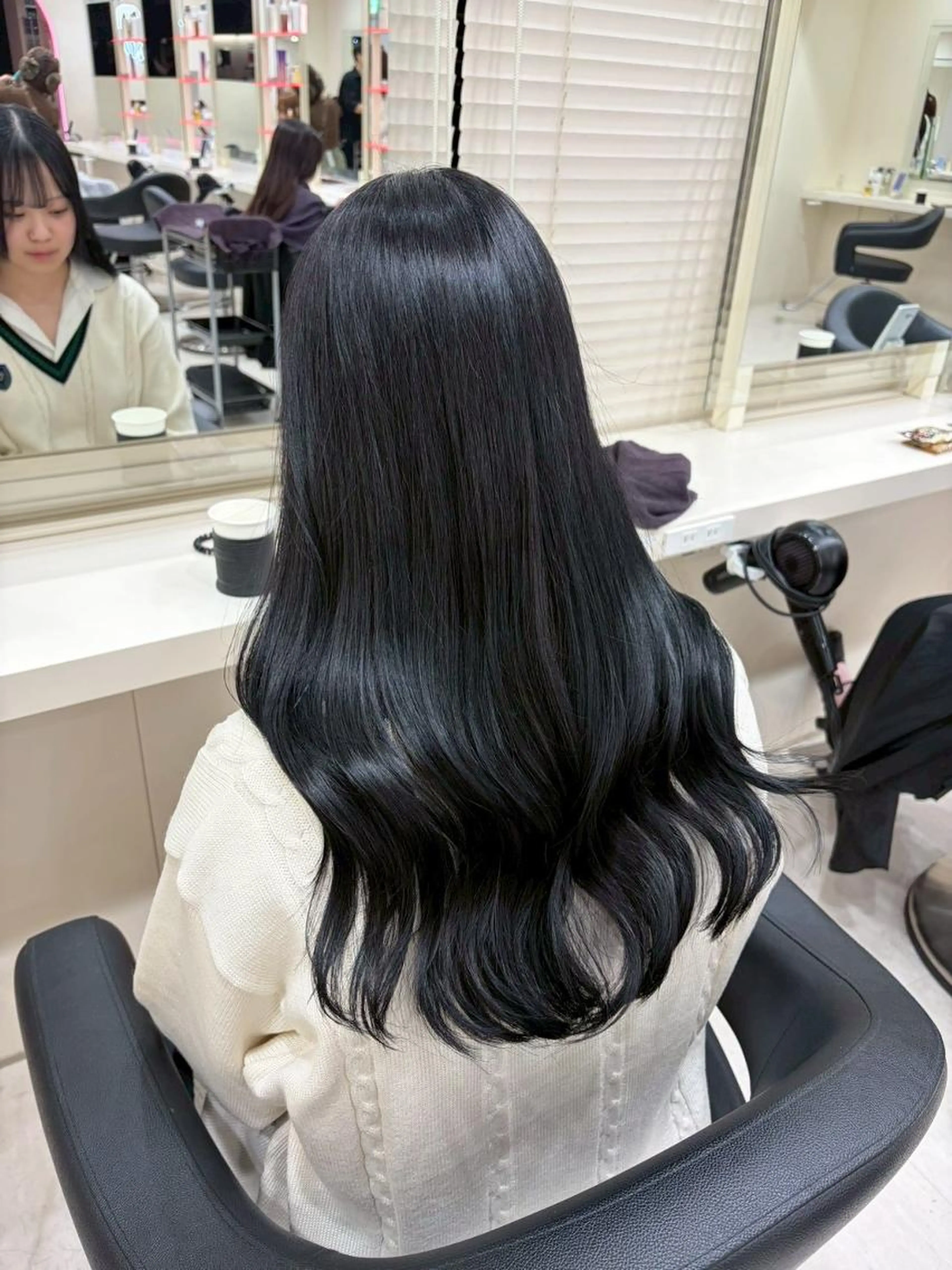 🖤暗髪で垢抜けたい🖤重くならない韓国風暗髪ワンカラー🤍の写真