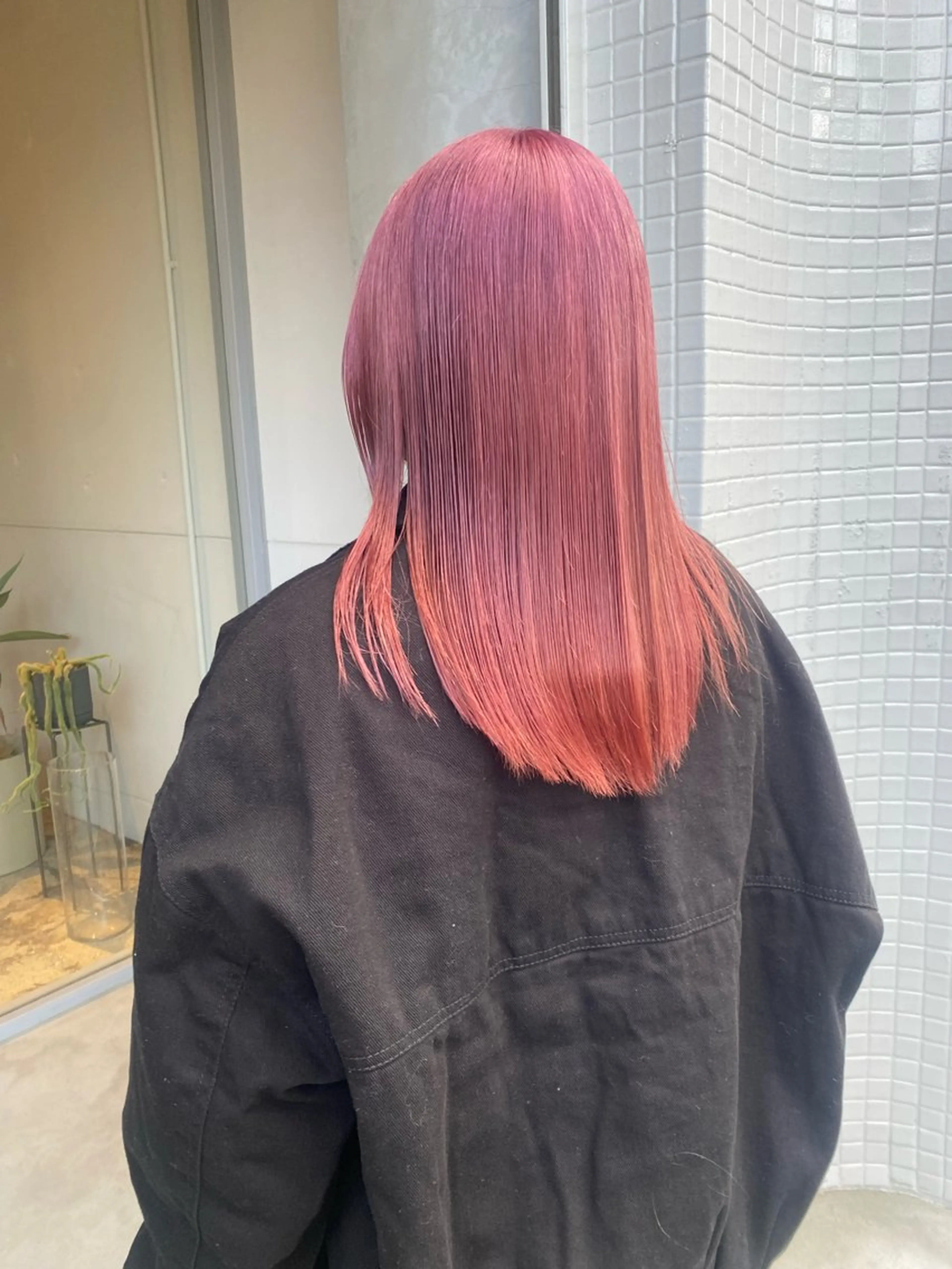 セミロング レイヤーカット/ ダブルカラーサクライのヘアスタイル