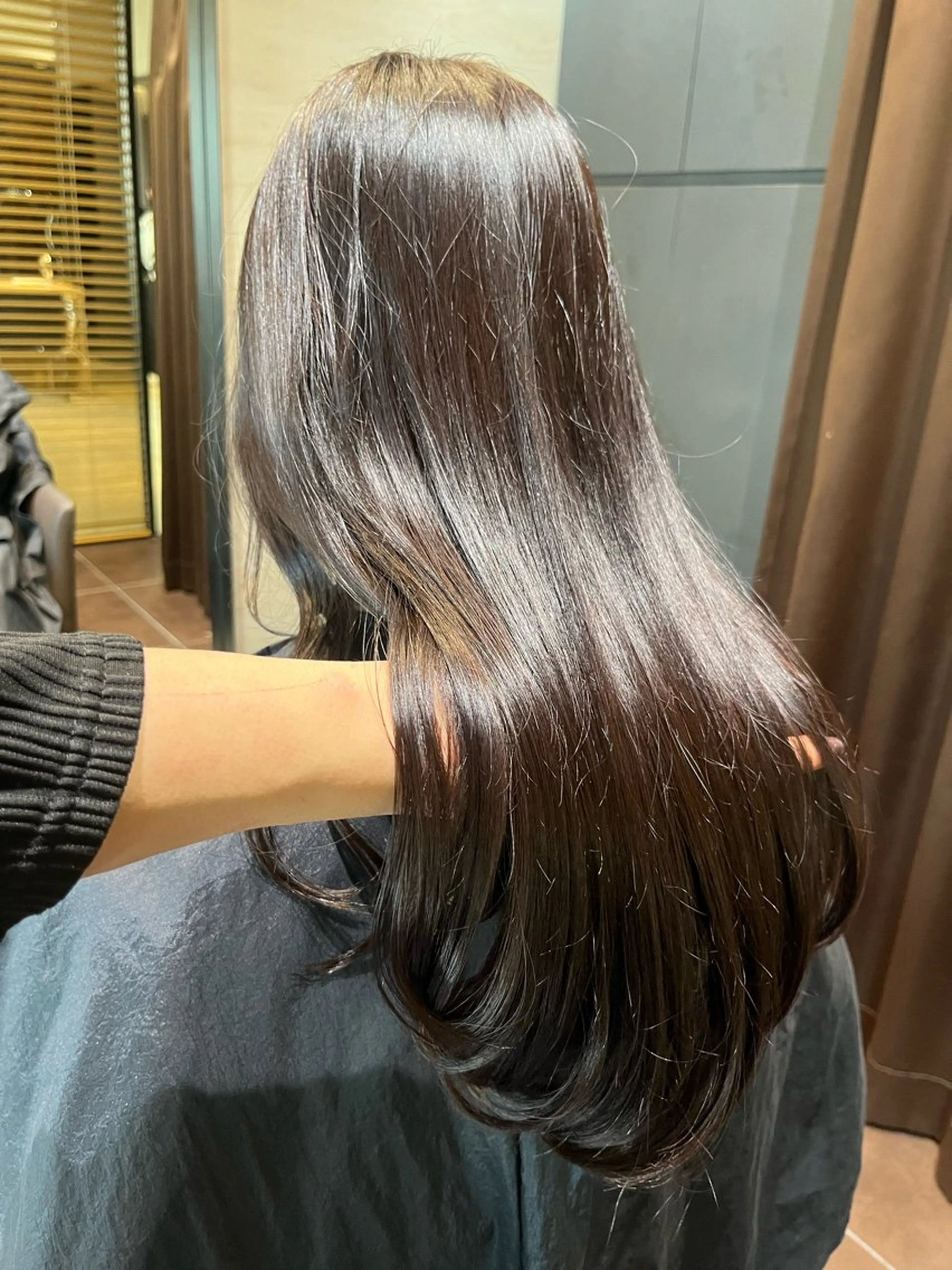 カラー アッシュ ベージュカラー 黒髪 ブリーチ ブルーカラー 透明感カラー✨🩵 韓国ヘアkanatoのヘアスタイル