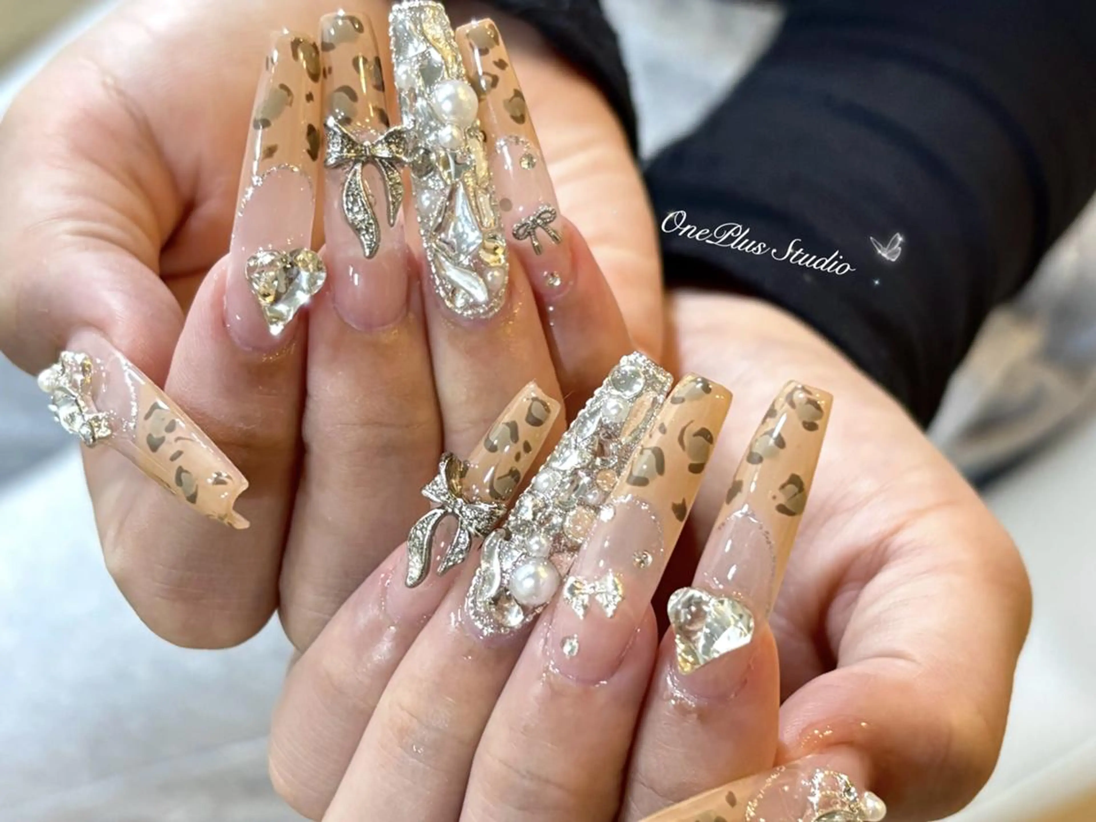 ネイル アートネイル オーロラネイル ガーリー キラキラネイル 韓国ネイル One plus StudioNailのネイルデザイン