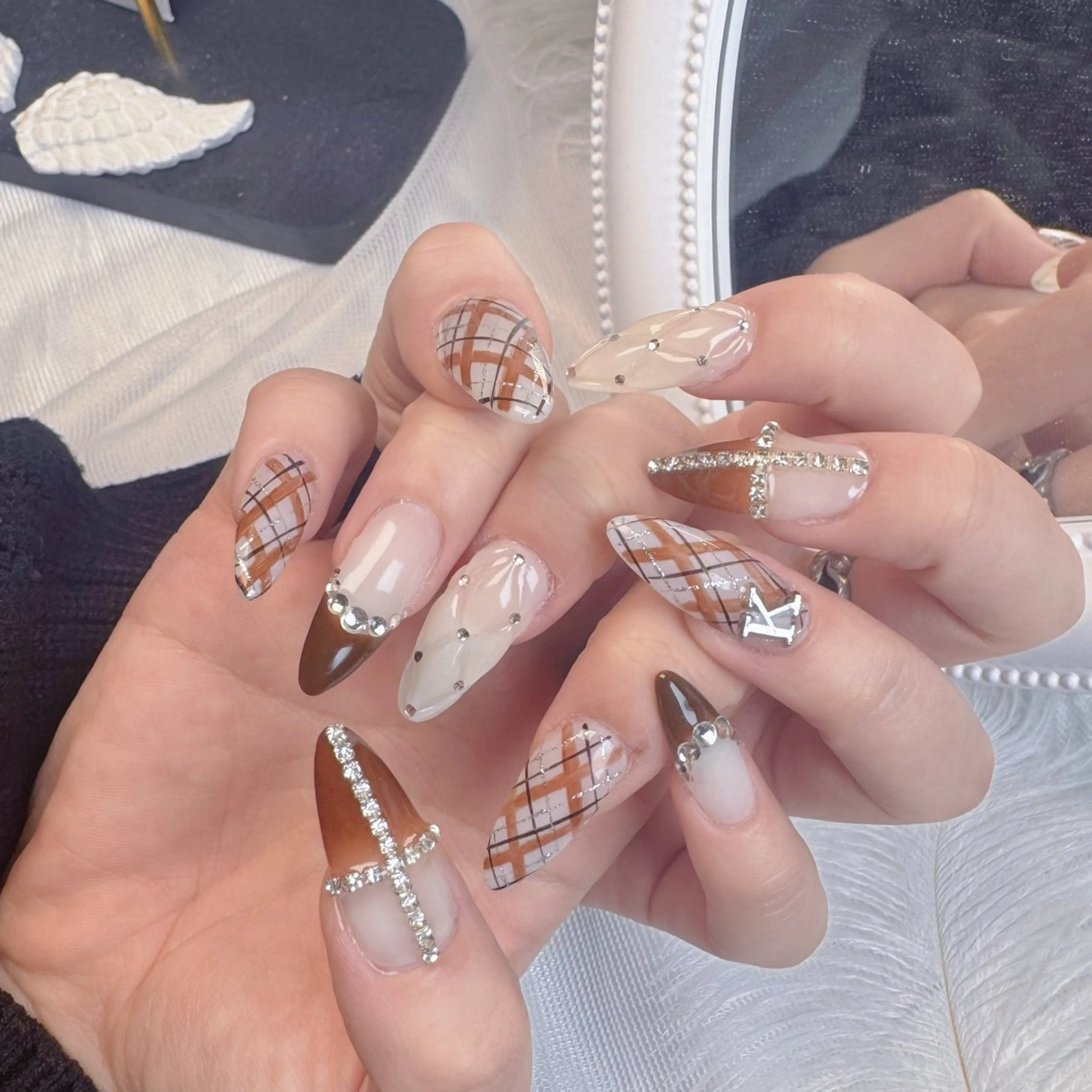 ネイル ハート 韓国ネイル バレンタイン ワンホンネイル 冬ネイル ハンドネイル Melody Nail所属・Melody  3D/スカルプ専門店のネイルデザイン