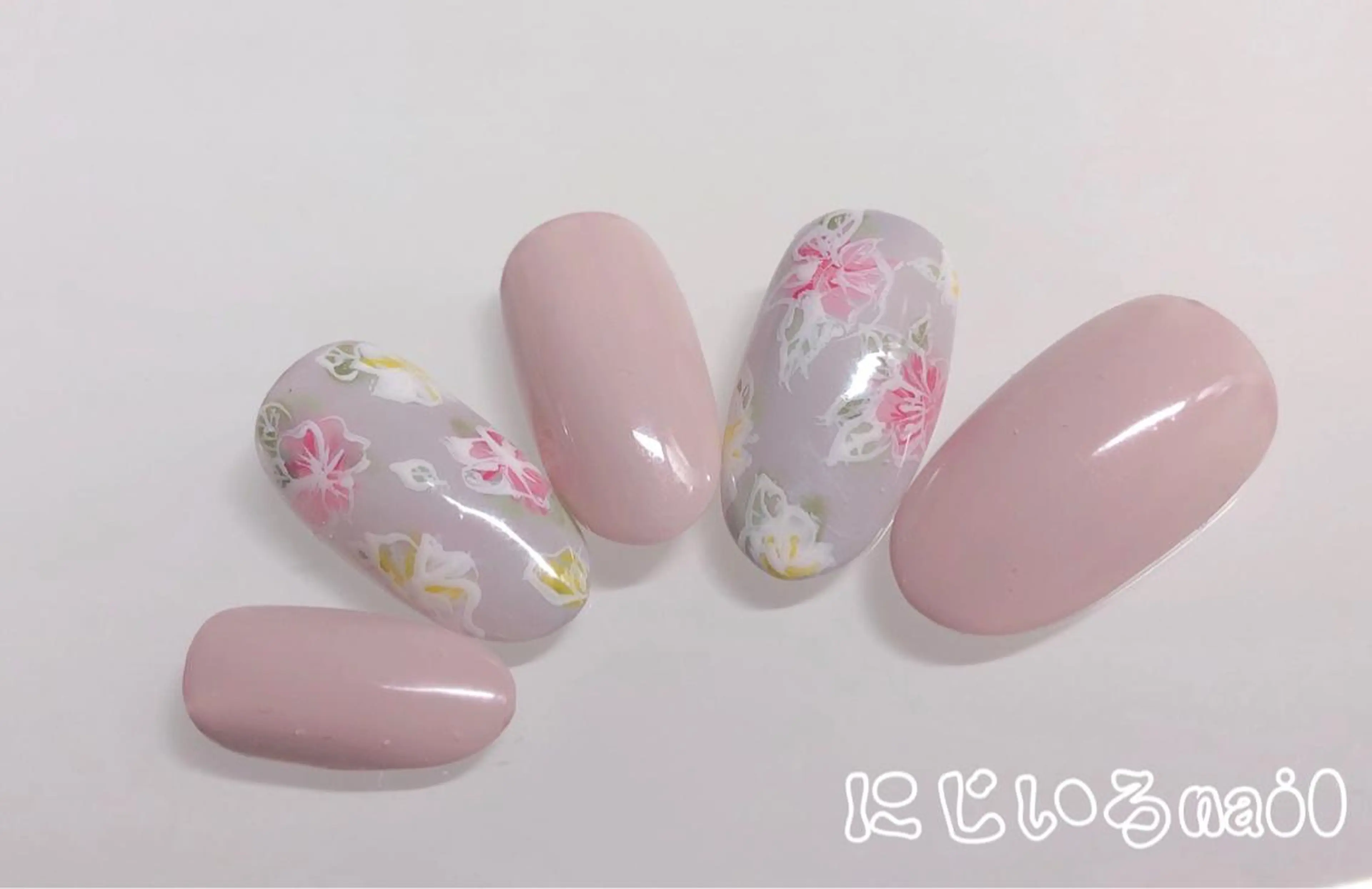 ネイル にじいろ nailのネイルデザイン