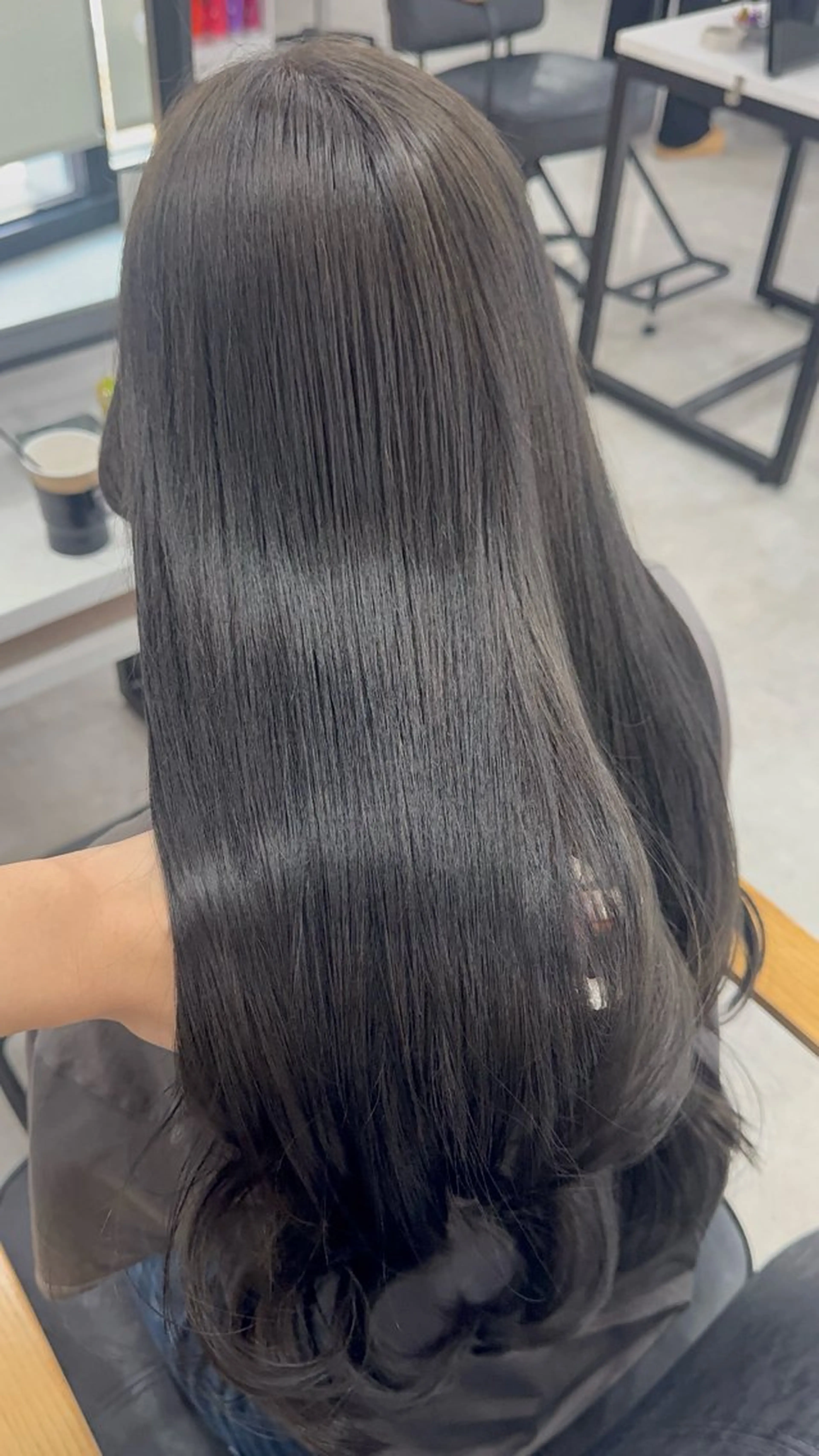 ロング カラー アッシュ アッシュブラウン ベージュカラー 黒髪 ブリーチ カット ヘアカラー トリートメント 赤み無し柔らかカラー 【梅田】madokaのヘアスタイル