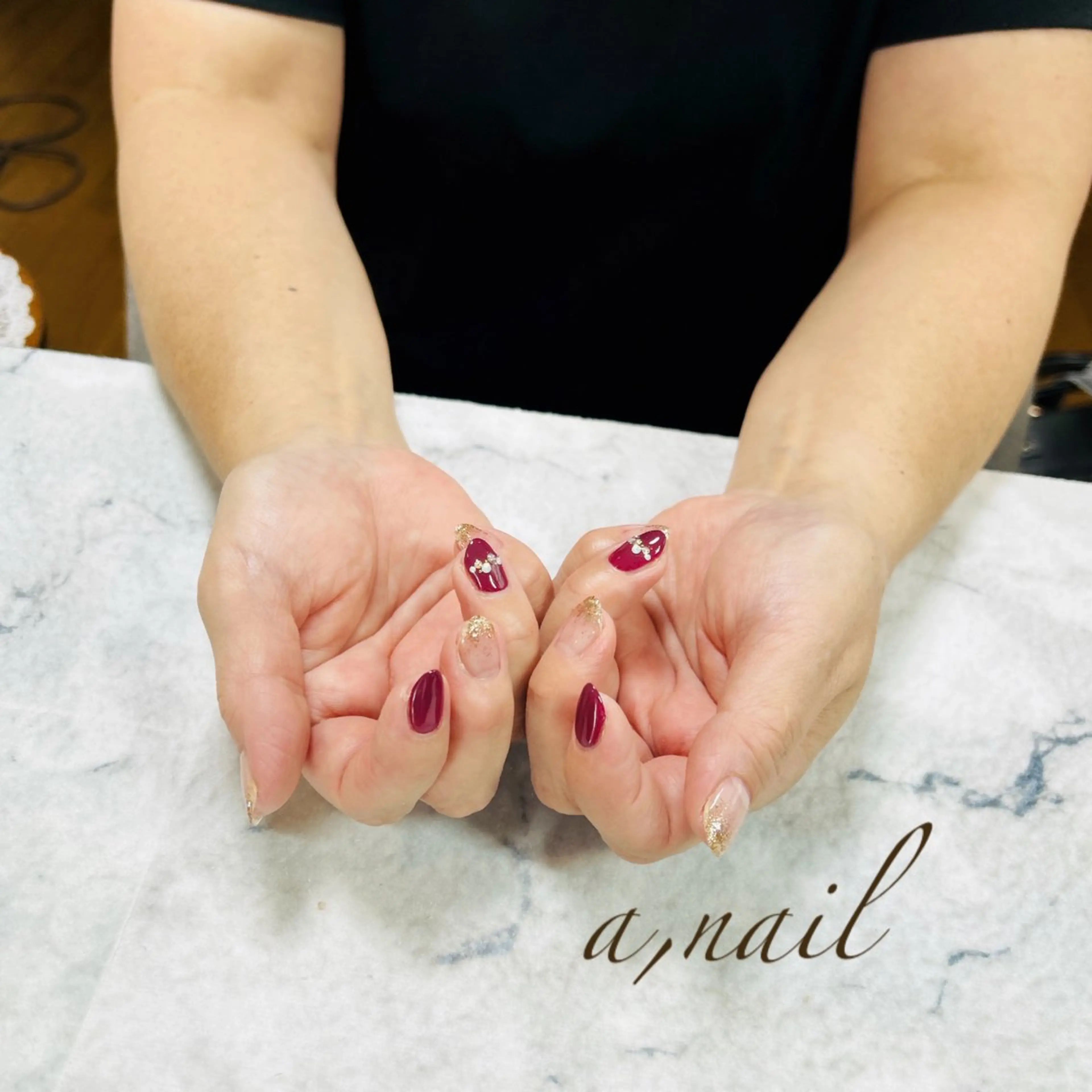 ネイル ボルドー ジェルネイル グラデーション キラキラネイル ラメ(グリッター) ハンドネイル ネイルサロン エーネイルのネイルデザイン
