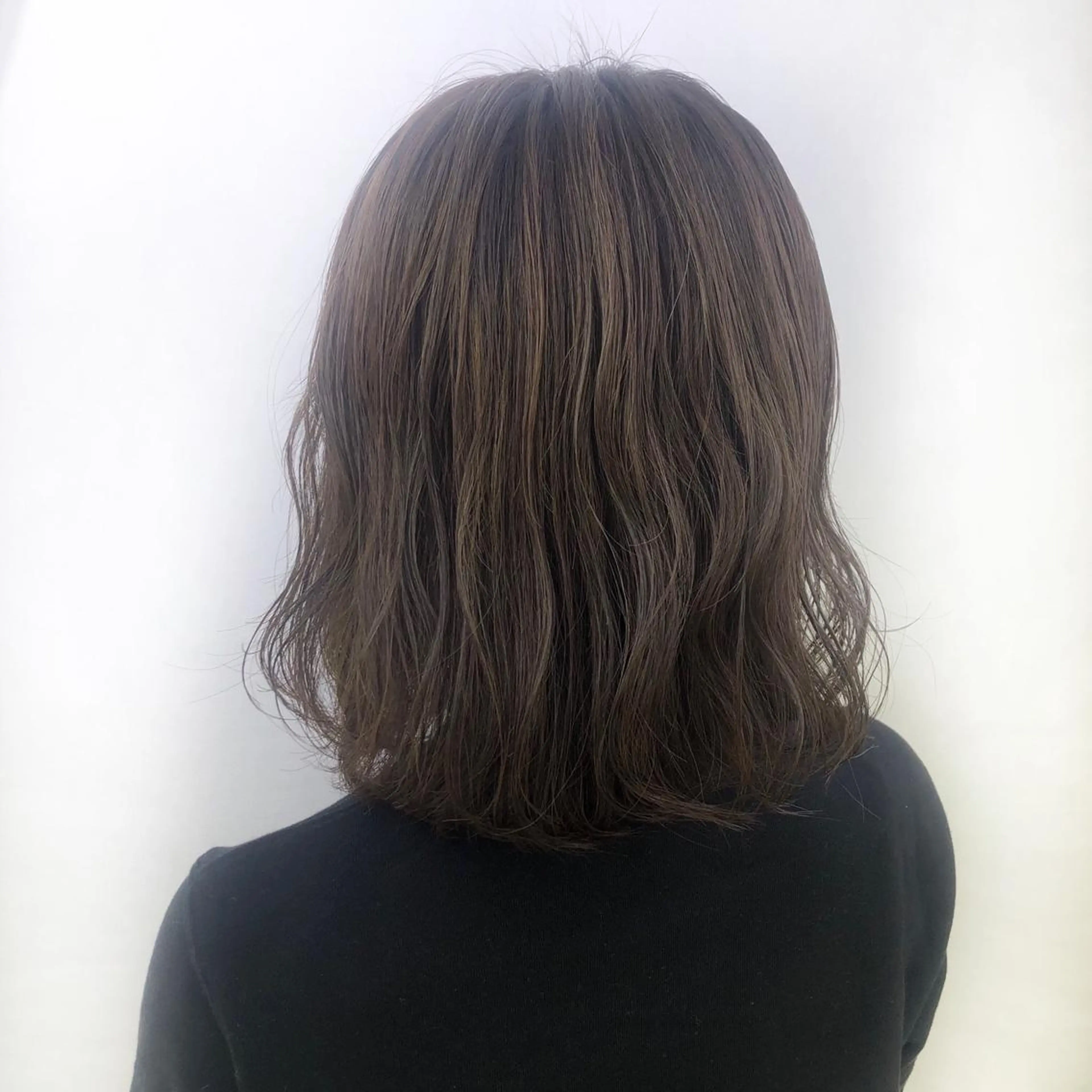 ミディアム カラー グレージュ イルミナカラー 小顔レイヤー/ ベージュ🤍Rieのヘアスタイル