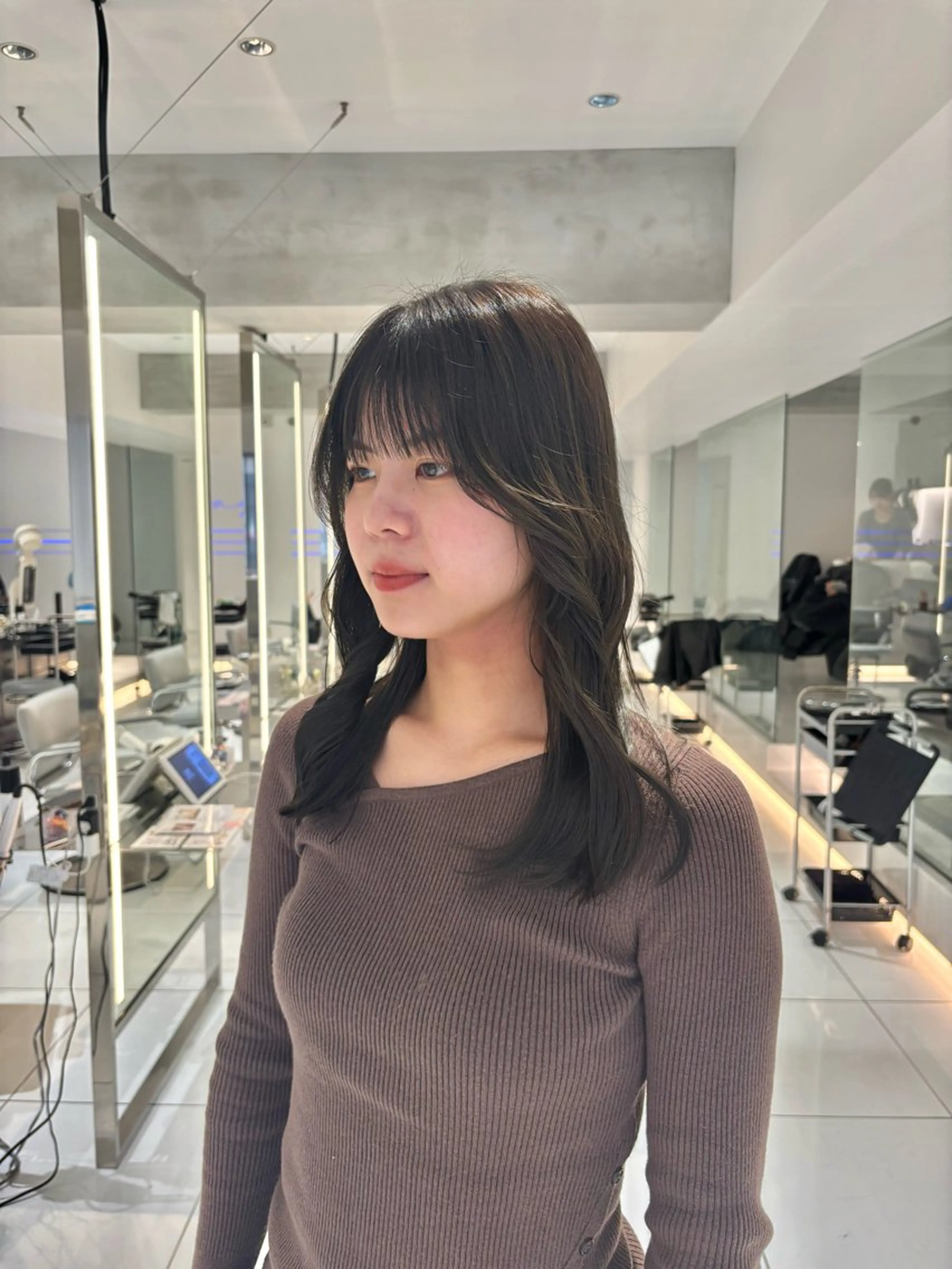 ロング カラー ブリーチ イルミナカラー ブリーチなしカラー オリーブカラー カット ヘアカラー mina🪐立川駅/ 無料ショートカットのヘアスタイル