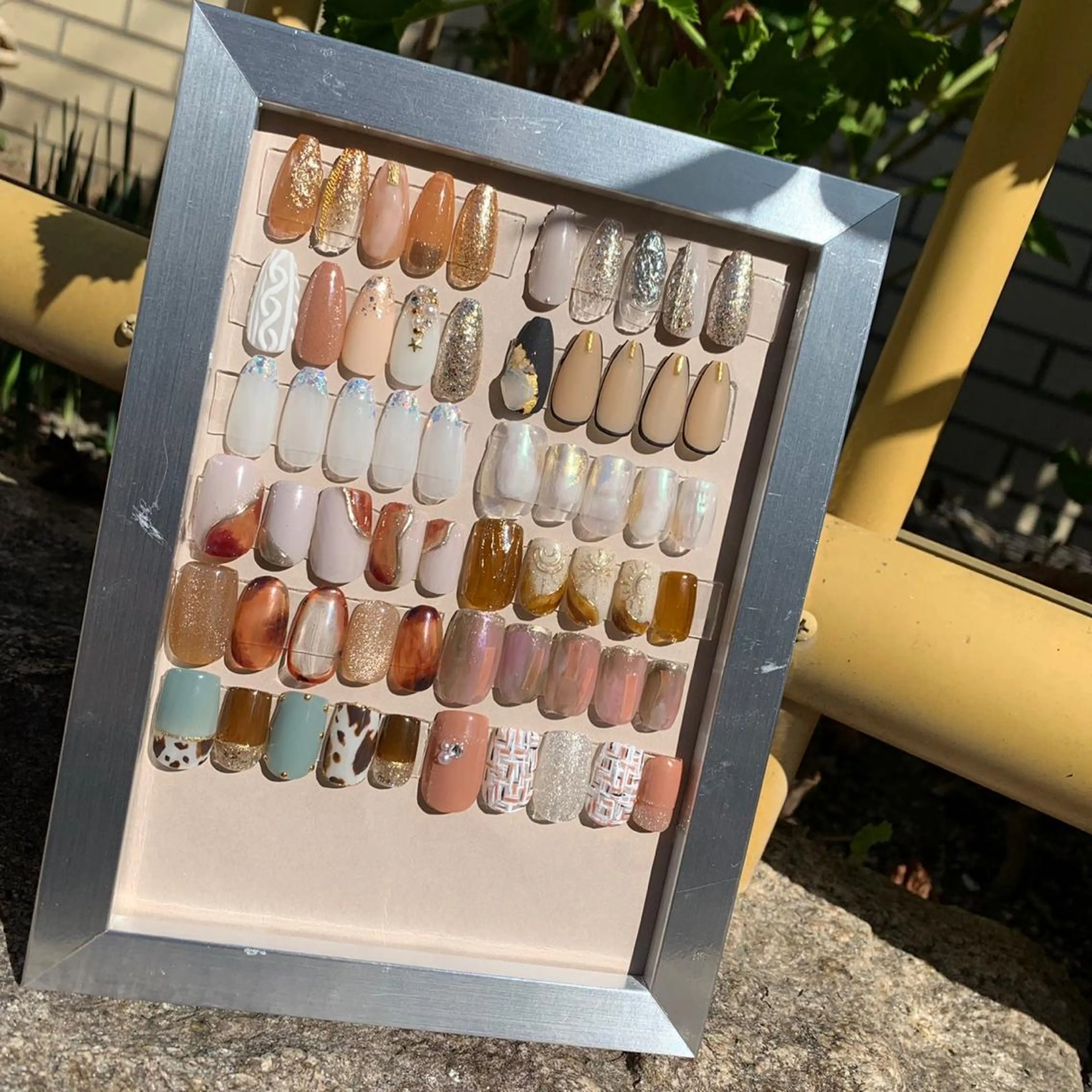 セミロング カラー ネイル ネイルチップ QUEENＮA IＬ JR寺田町1分のネイルデザイン